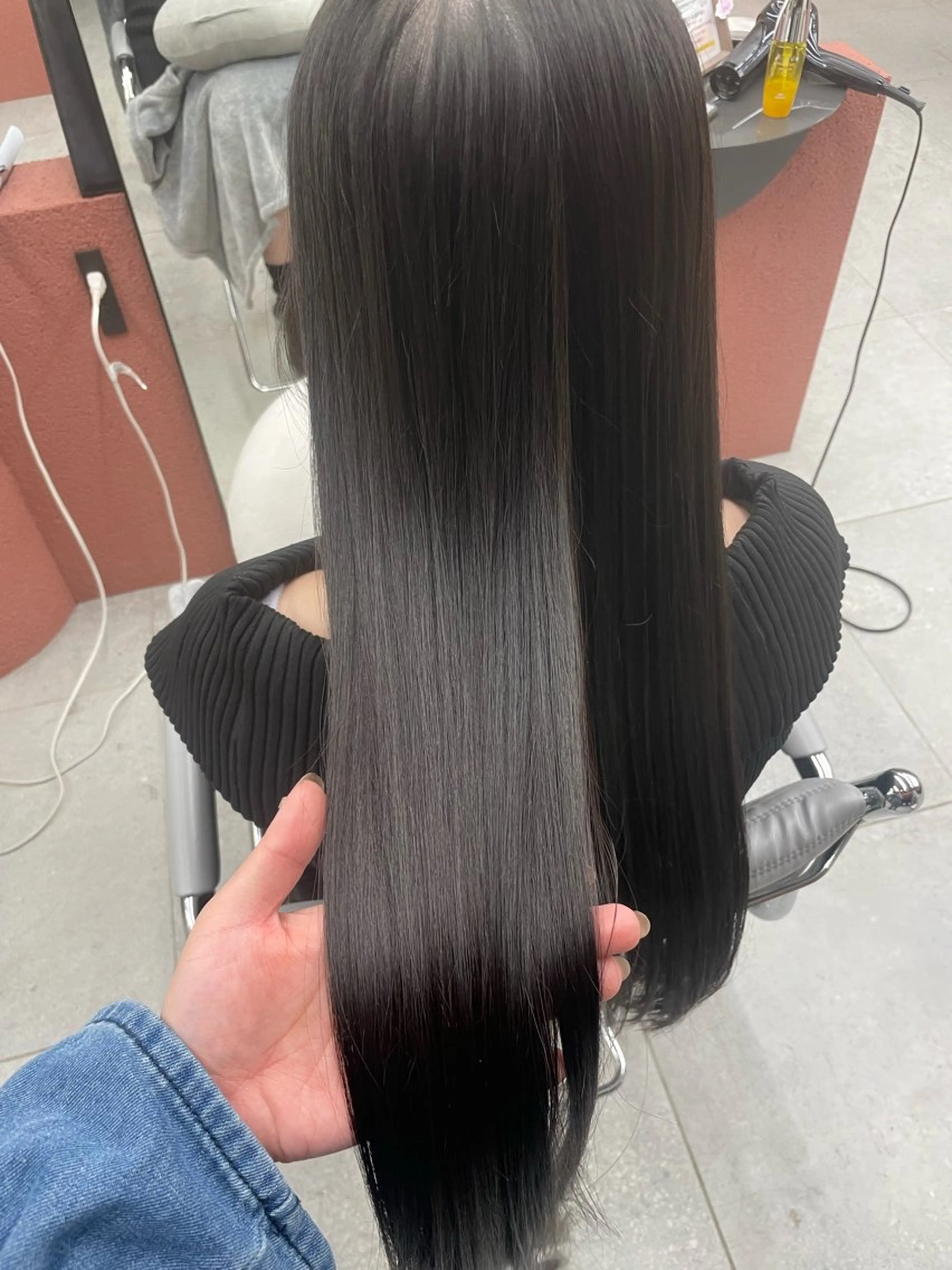 ロング カット ヘアカラー トリートメント MIFA レイヤー／パーマのヘアスタイル