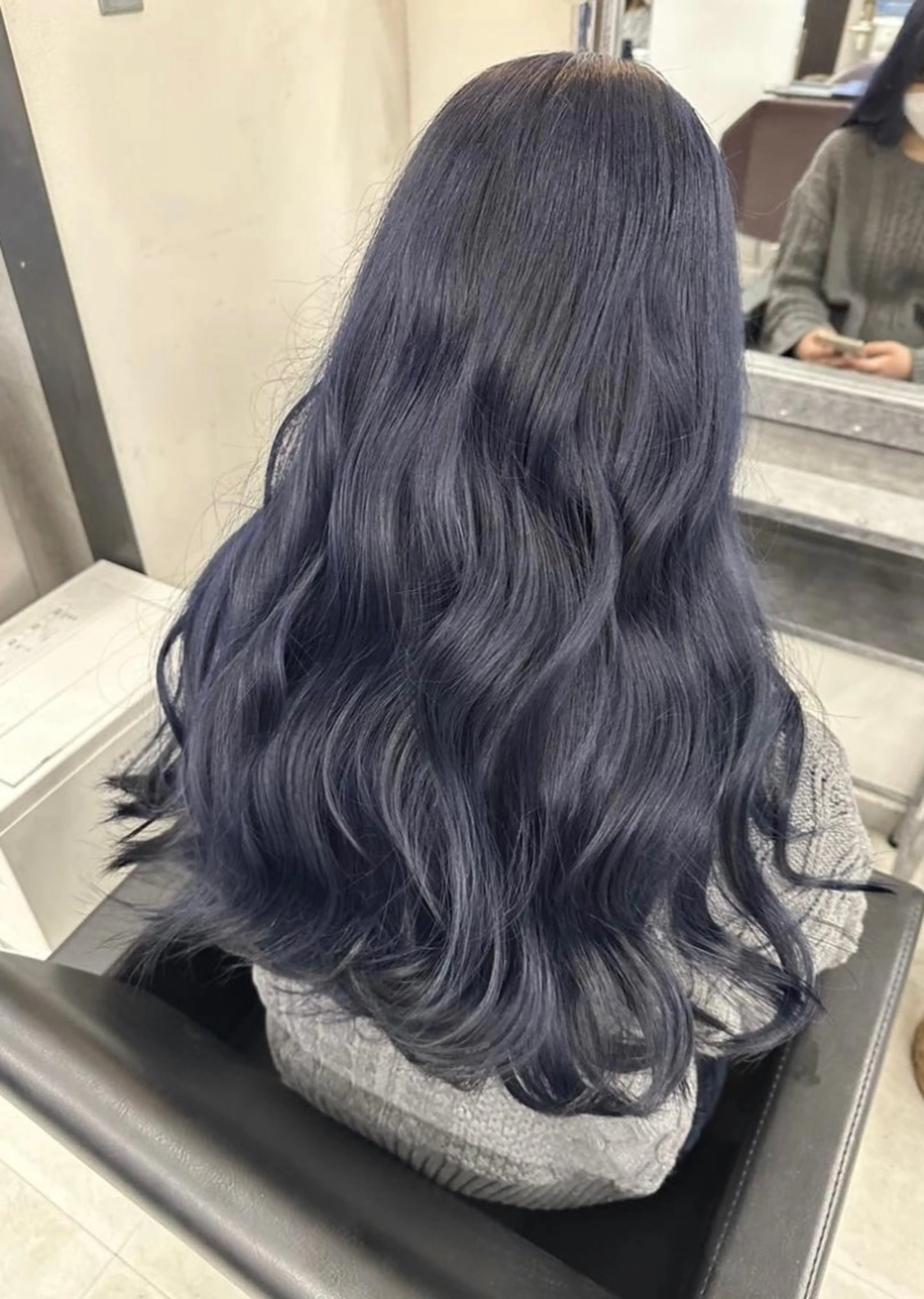 ロング noa 寒色系カラーブリーチのヘアスタイル