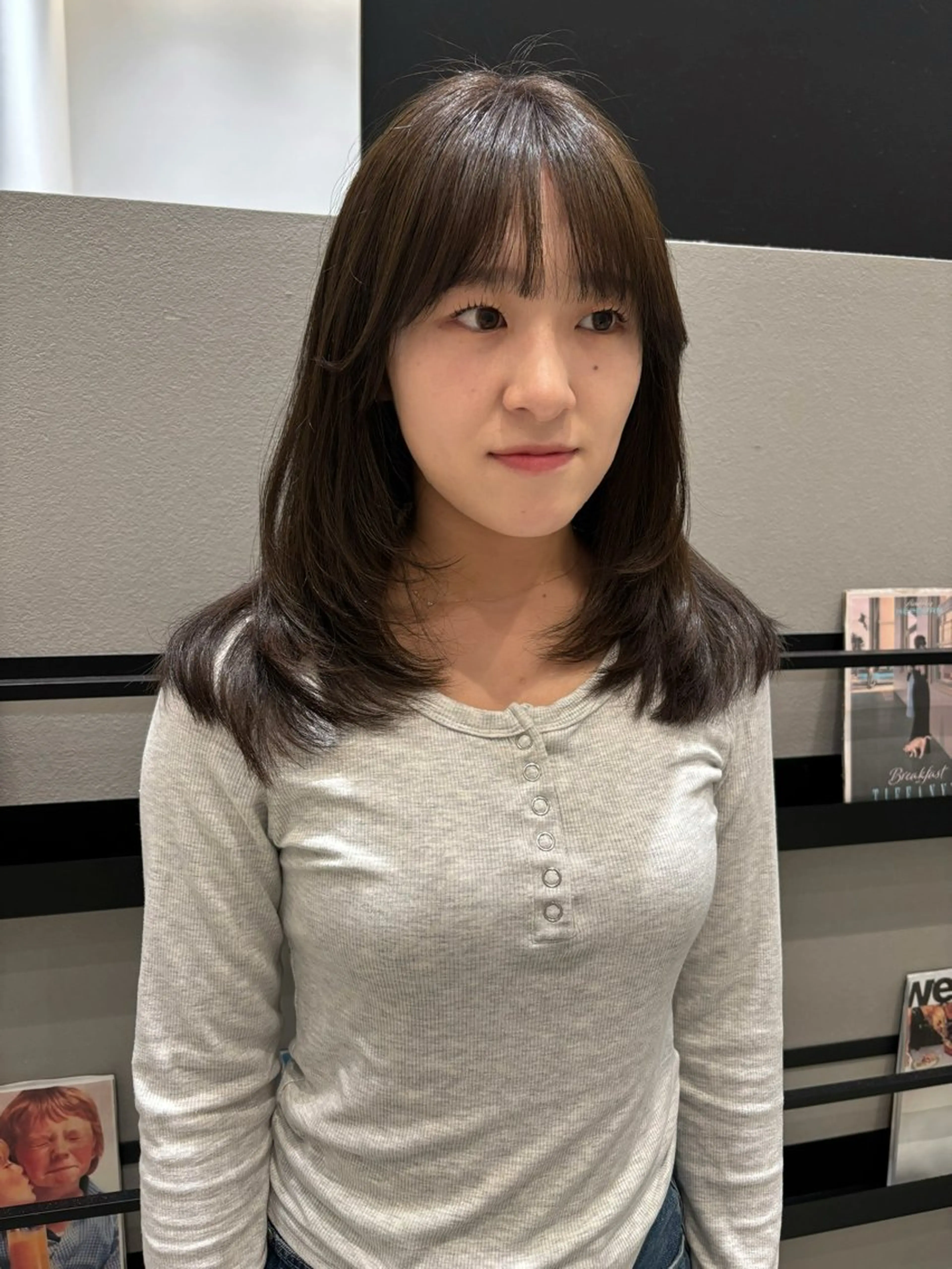 セミロング カラー 透明感カラー グレージュ オリーブグレージュ オリーブグレー レイヤーカット カット ヘアカラー トリートメント 透明感カラー/ レイヤーkotonoのヘアスタイル