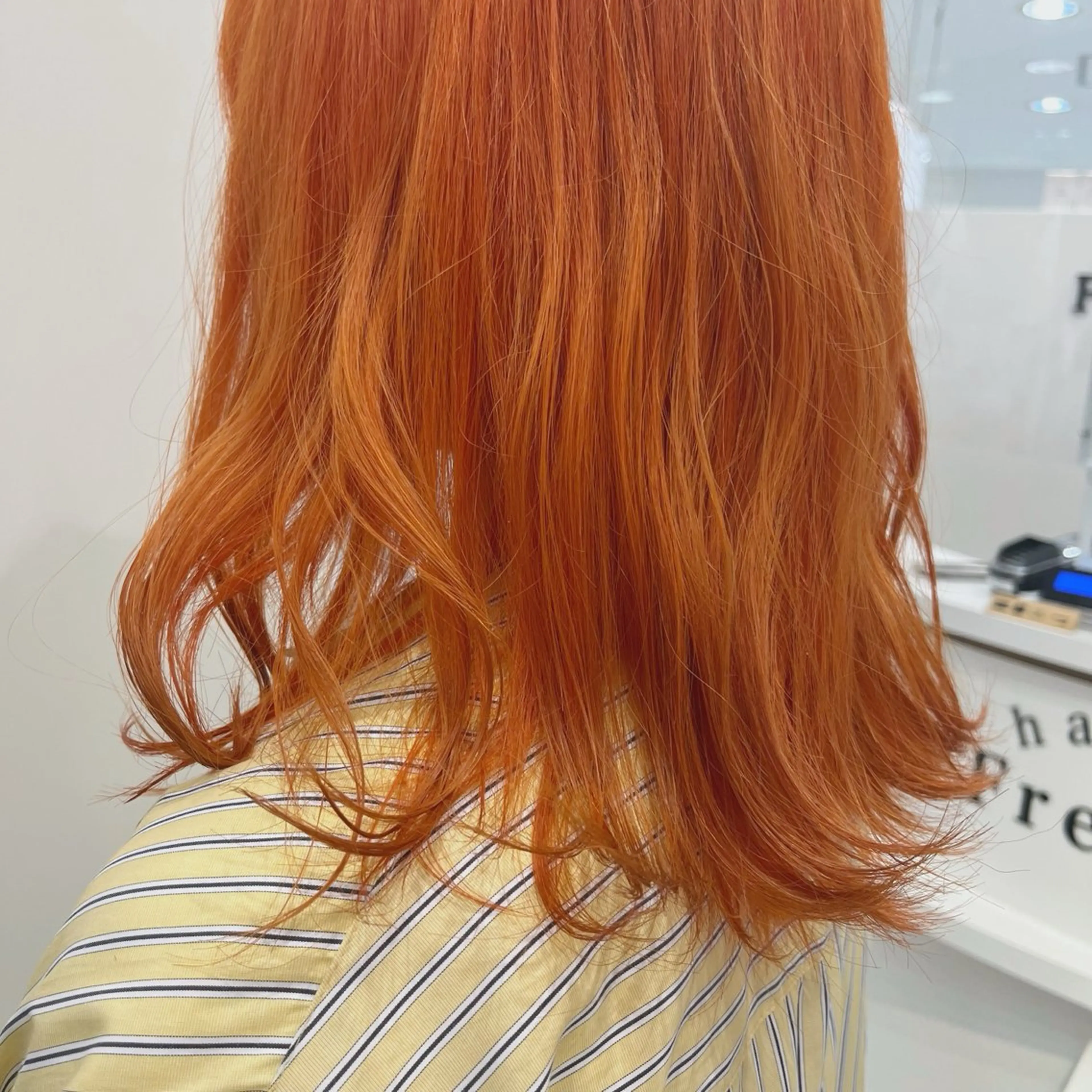セミロング カラー オレンジ カット ヘアカラー 山森 大地のヘアスタイル