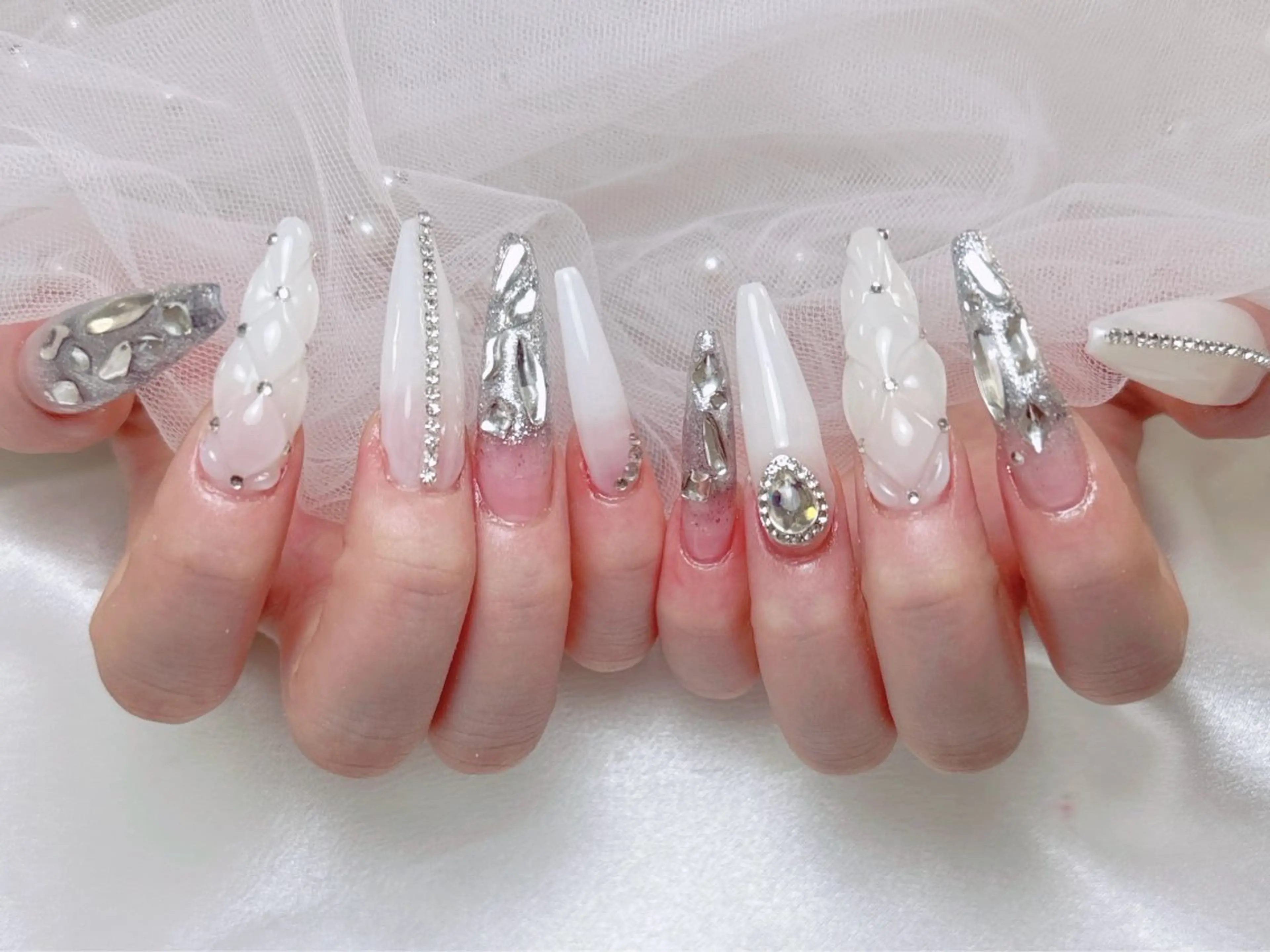 ネイル フレンチネイル ハート 韓国ネイル マグネットネイル マグネットフレンチ ハンドネイル ネイルサロン lotusのネイルデザイン