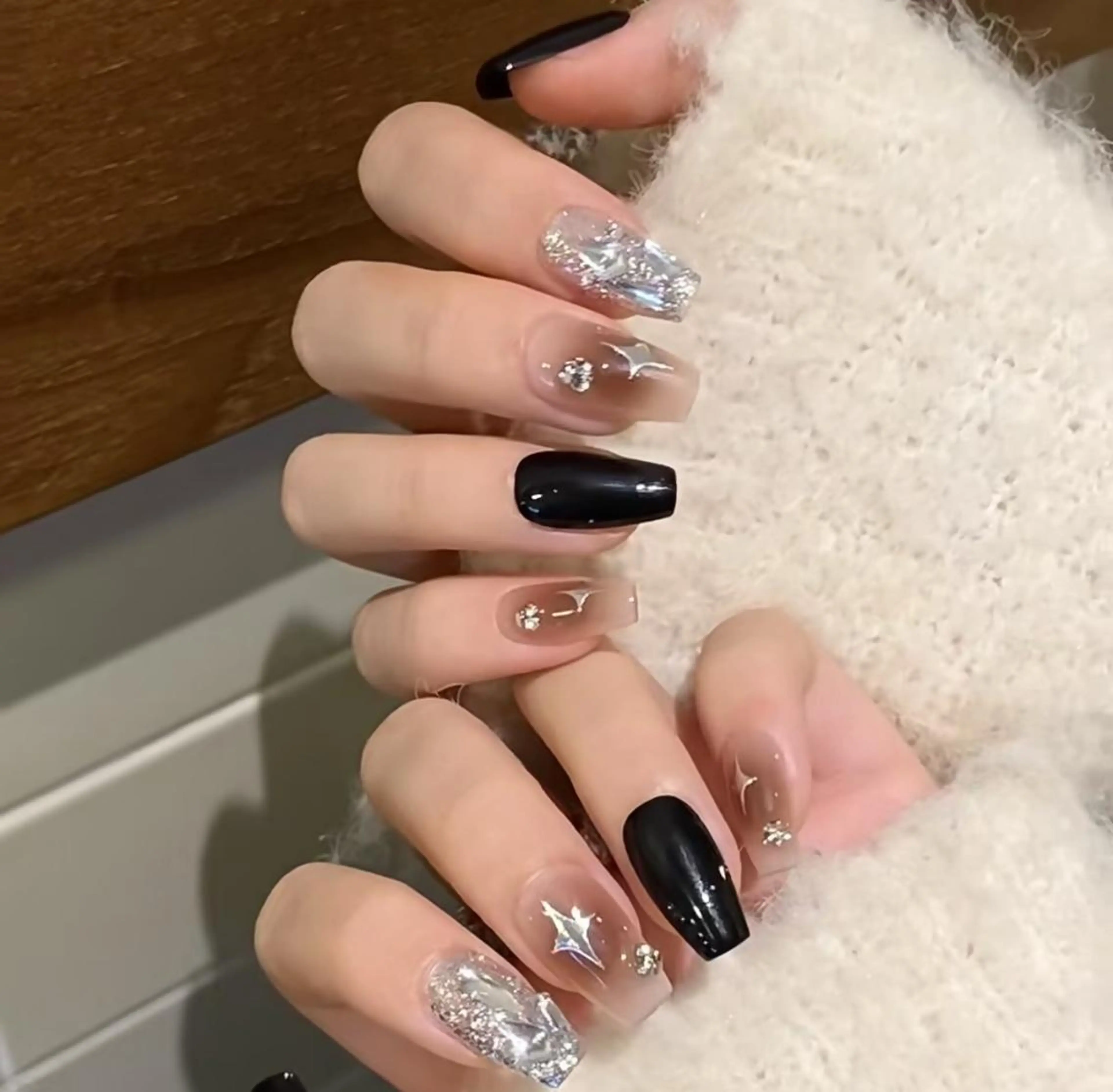 ネイル アートネイル 長さ出し ネイルチップ Queens ciciのネイルデザイン