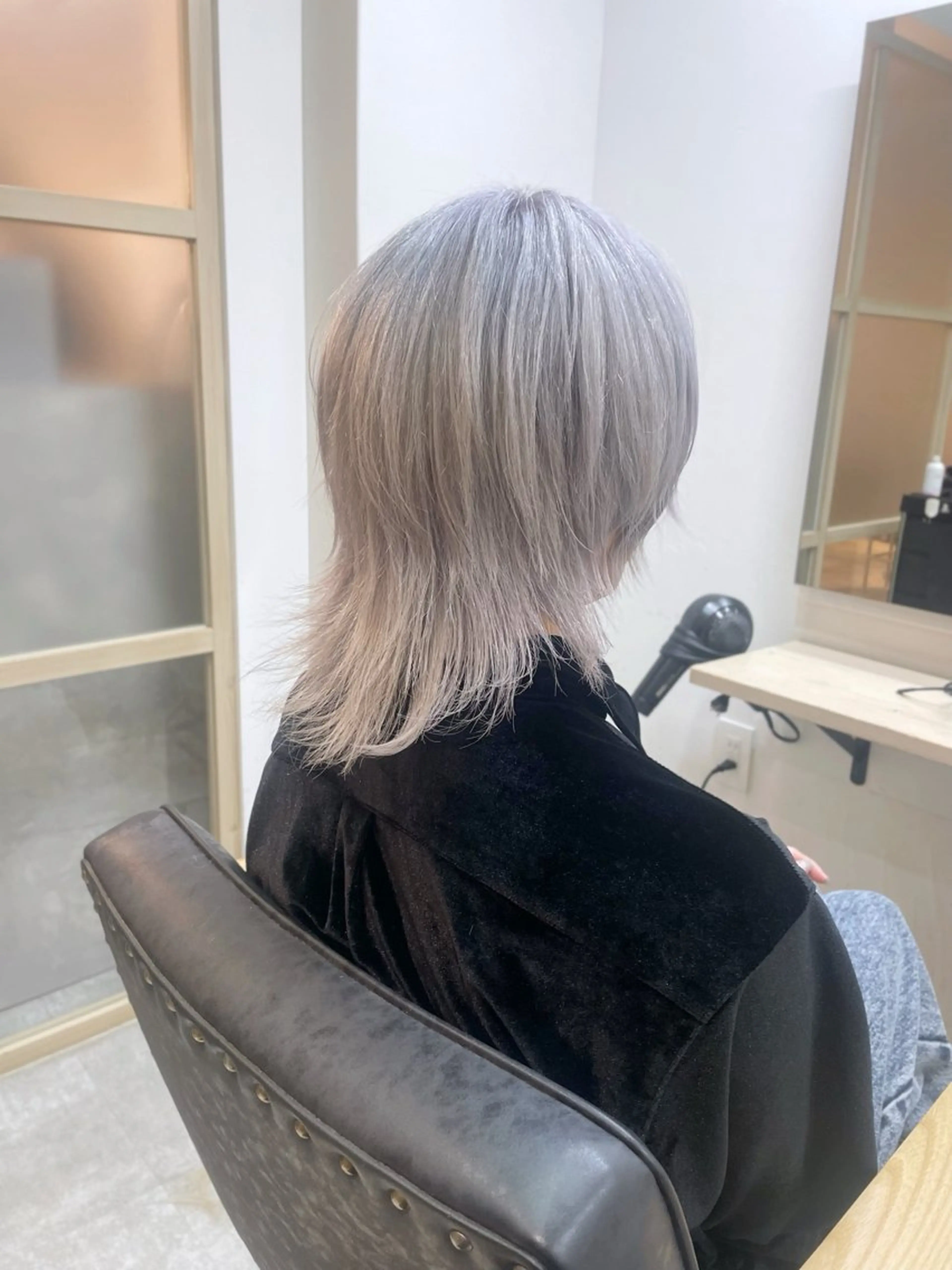 ミディアム カラー メンズ メンズウルフカット くびれヘア ウルフカット ☁️ケアブリーチ￤ ウルフ￤Shioriのヘアスタイル