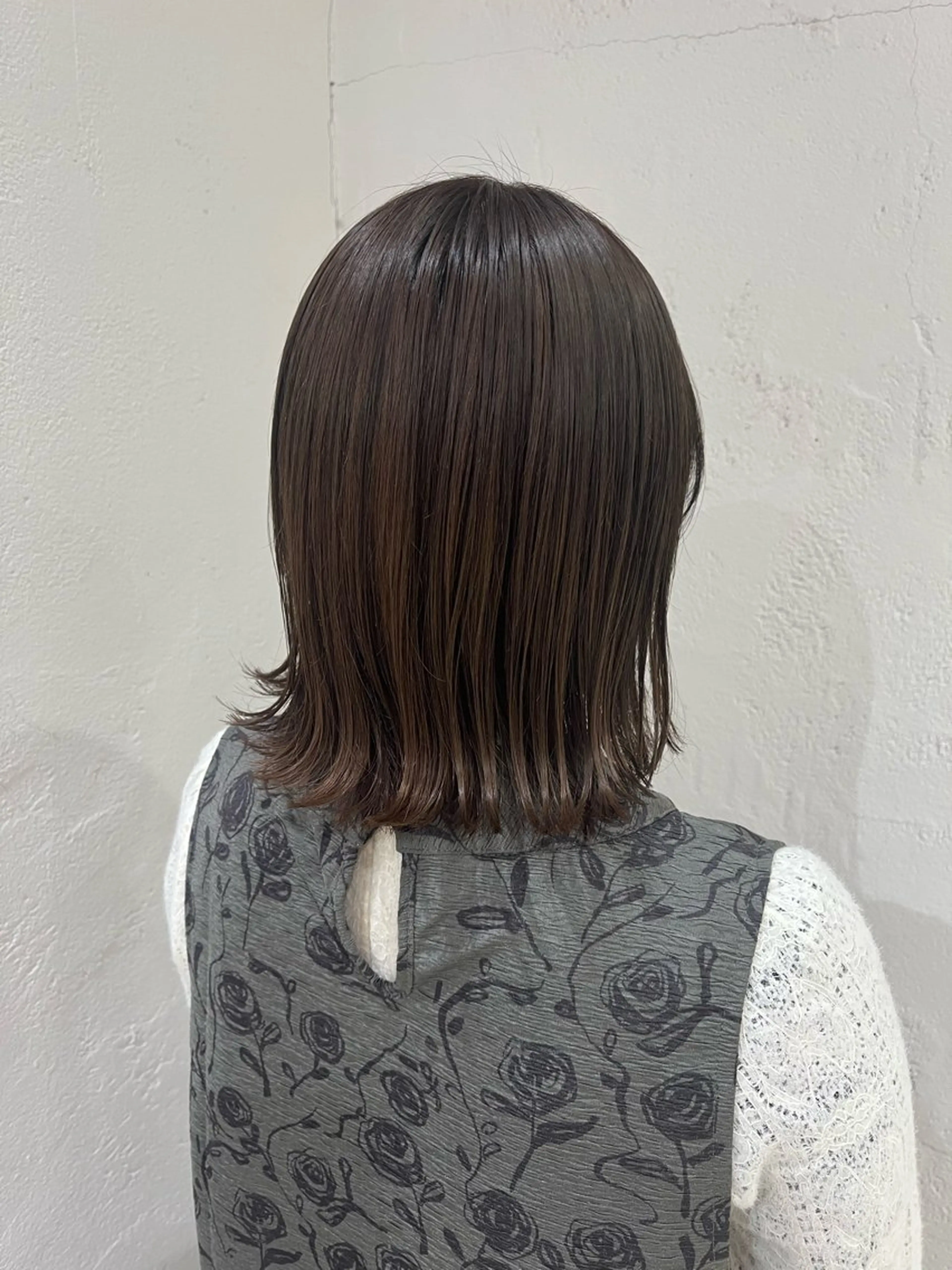 ミディアム カラー 切りっぱなしボブ アッシュ ベージュカラー ボブ トリートメント ヘアカラー トリートメント 透明感カラー/ 髪質改善/レイヤーのヘアスタイル