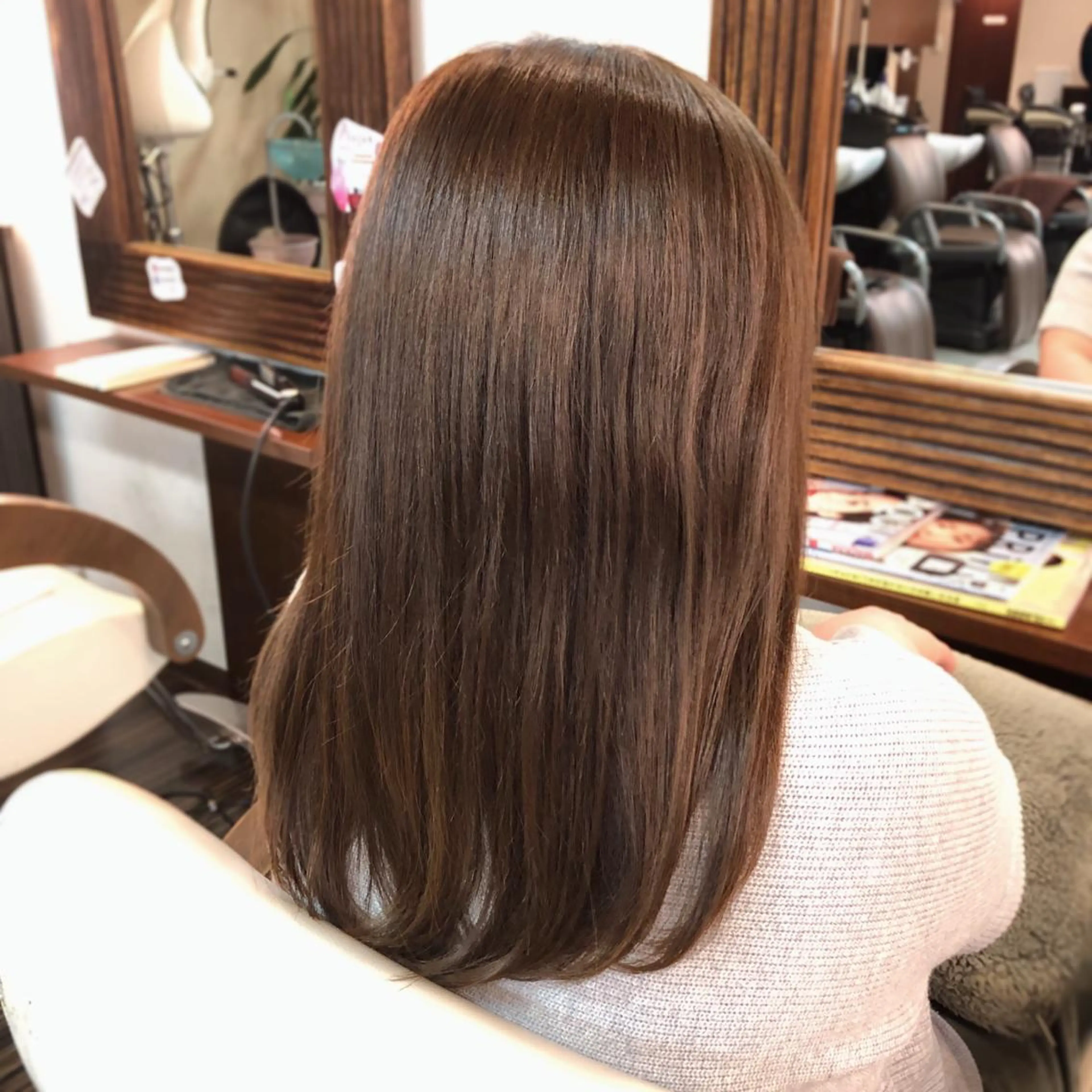 ミディアム カット トリートメント 山崎 絵莉香のヘアスタイル