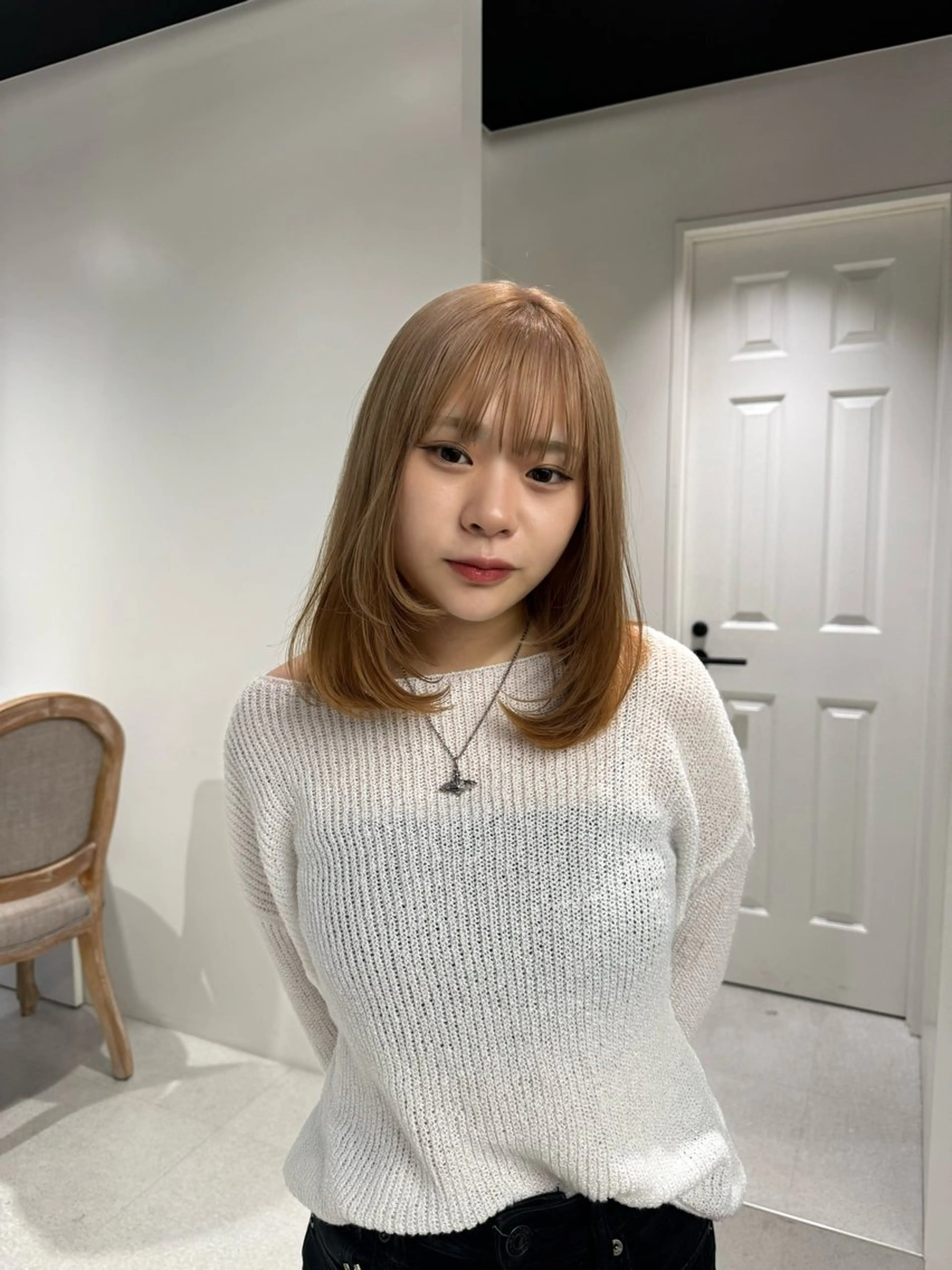 ミディアム クルミ/ 💕ワンホンネイルのネイルデザイン