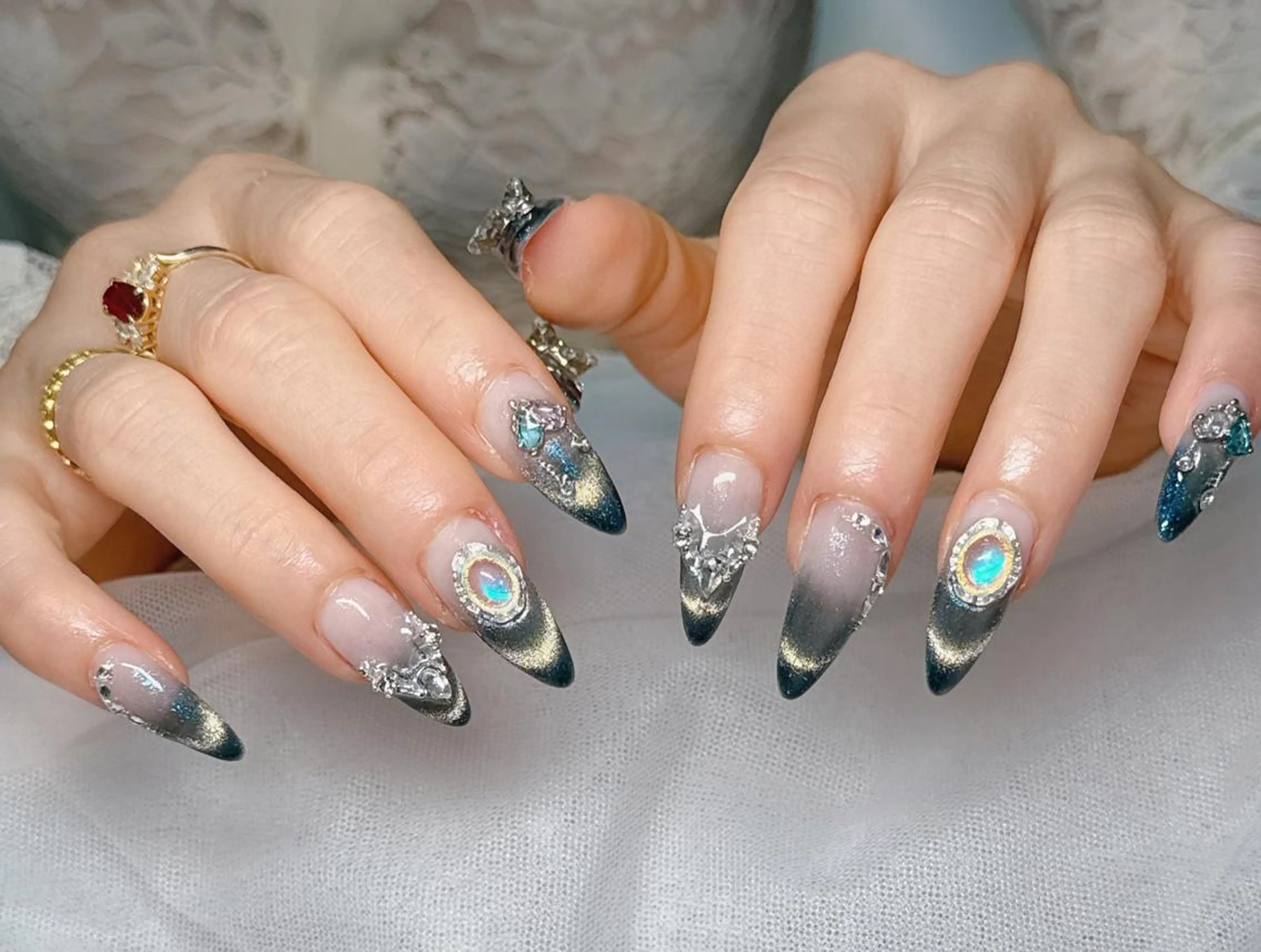 ロング カラー ベージュカラー グラデーションカラー ピンクカラー 韓国風ヘア ハンドネイル Bling Salonのネイルデザイン