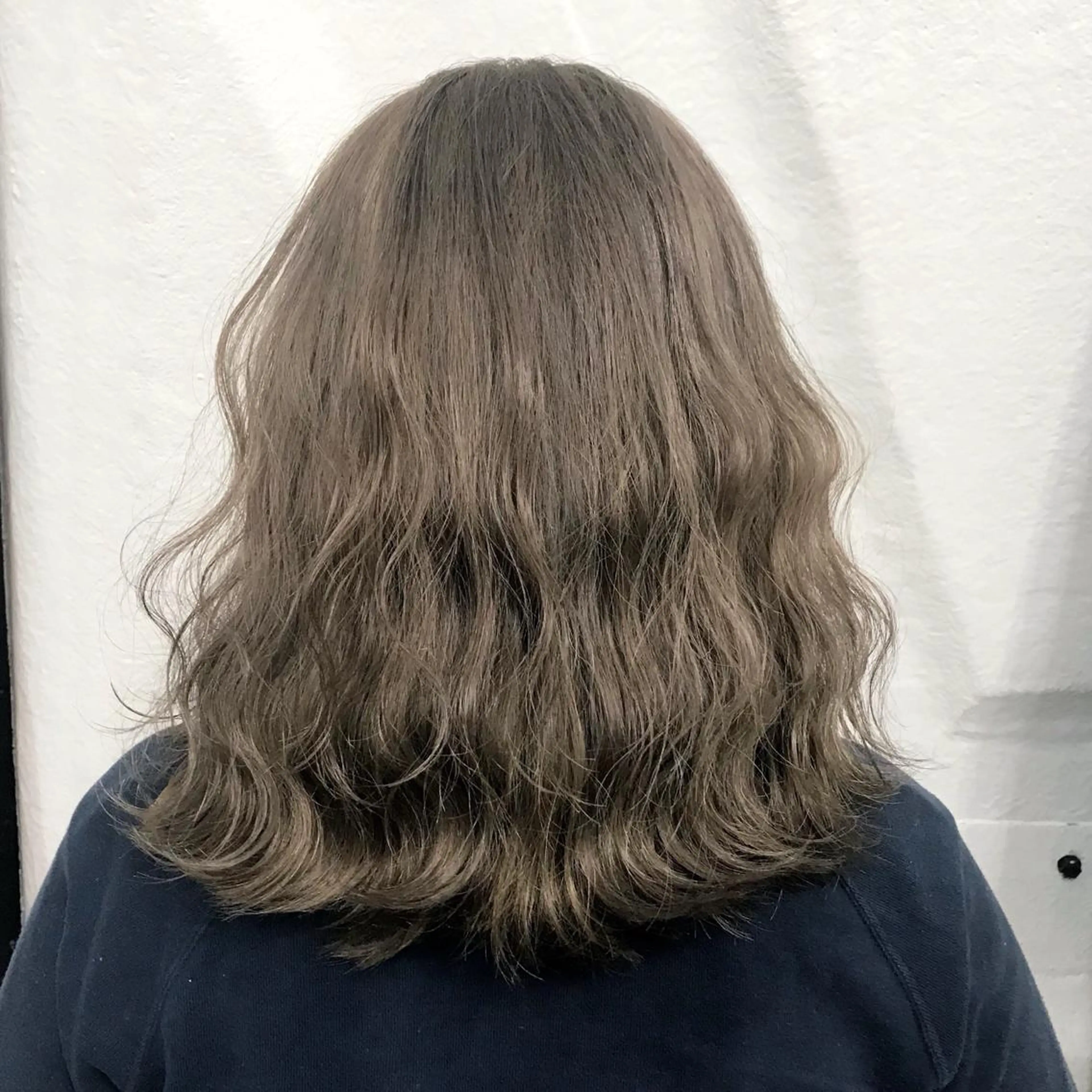 カラー アッシュ アッシュグレー アッシュグレージュ ブリーチ グレージュ サロウィン所属・K-POP好き美容師 🇰🇷Kai.Yのヘアスタイル