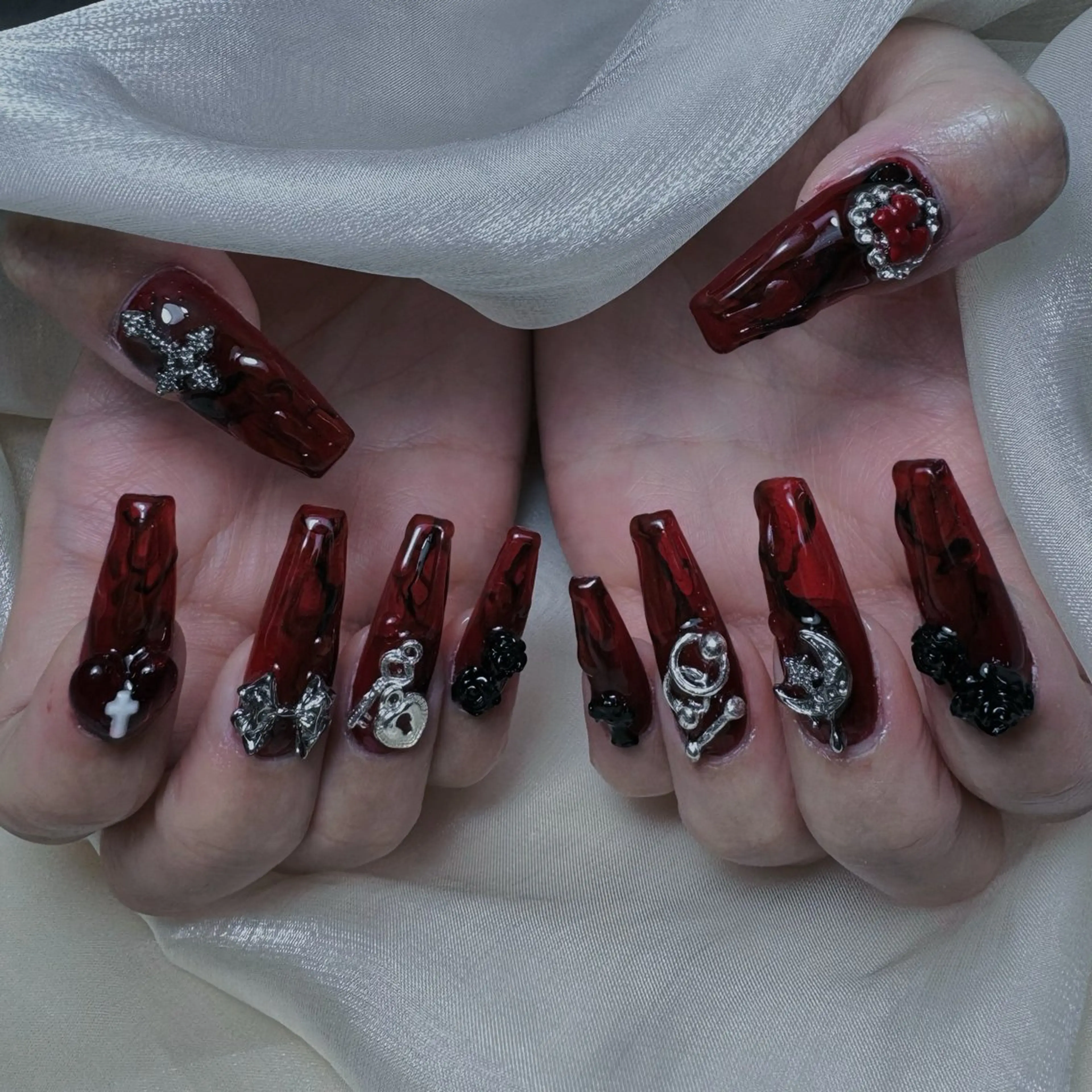 ネイル クリアネイル キラキラネイル ロングネイル マグネットネイル 夏ネイル princess👑 木戸　唯のネイルデザイン