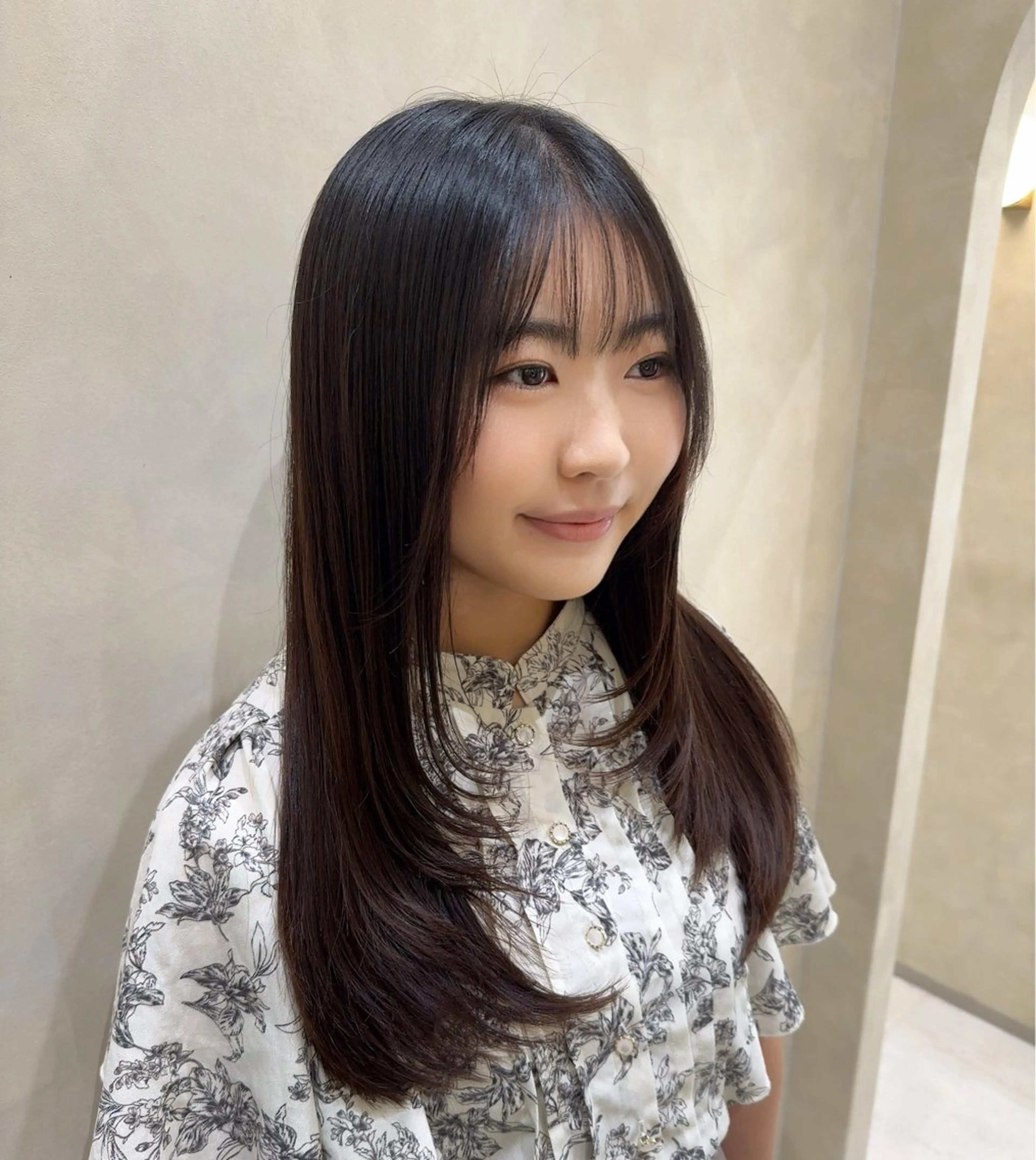 ロング 顔まわりレイヤー 韓国風ヘア レイヤーカット ロング シースルーバング カット ヘアカラー トリートメント 酸性ストレート 青木優磨のヘアスタイル