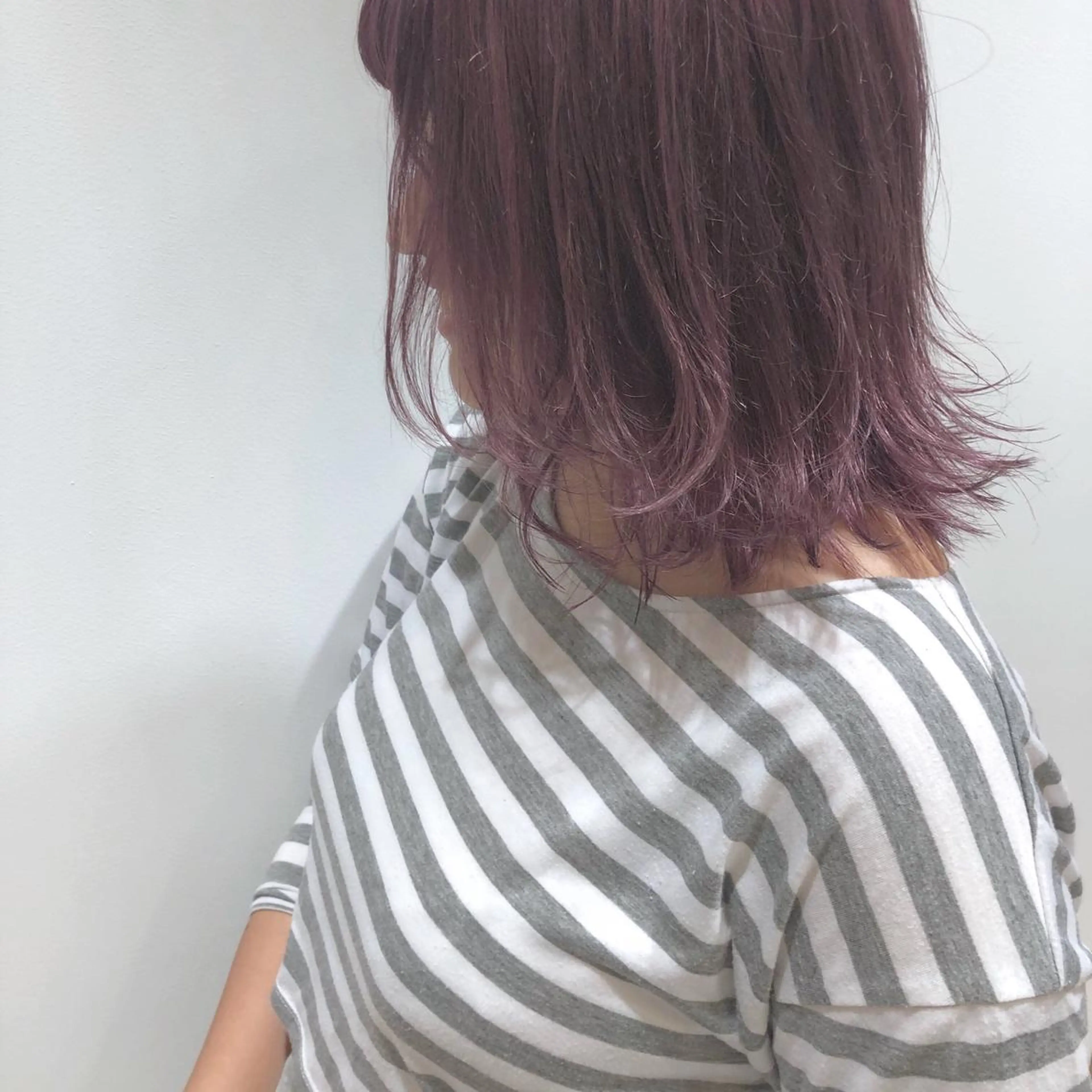 ミディアム カラー パープルカラー ヘアカラー 江原 彩華のヘアスタイル