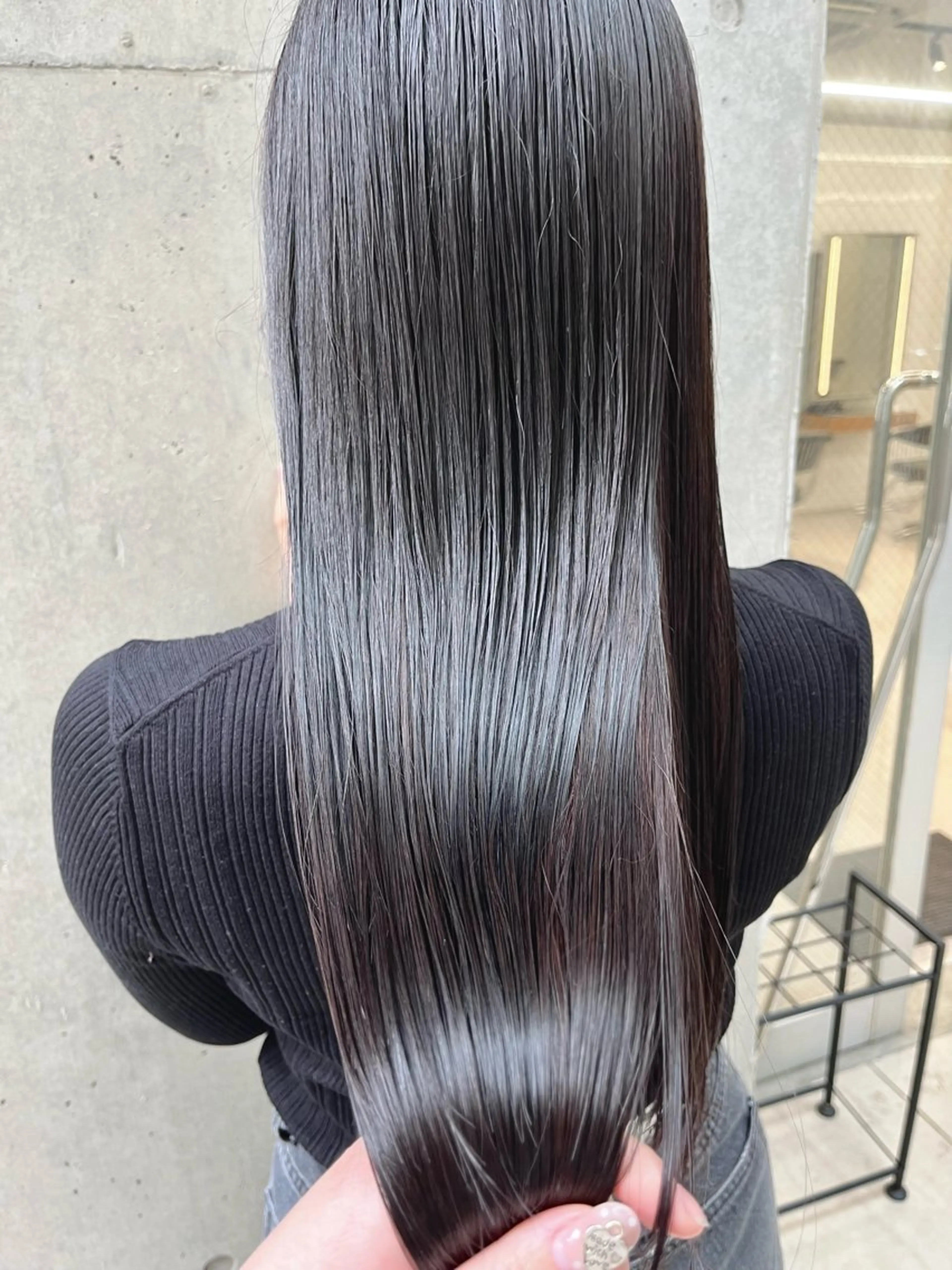 ロング カラー 圧倒的 毛流れ センターパートのヘアスタイル