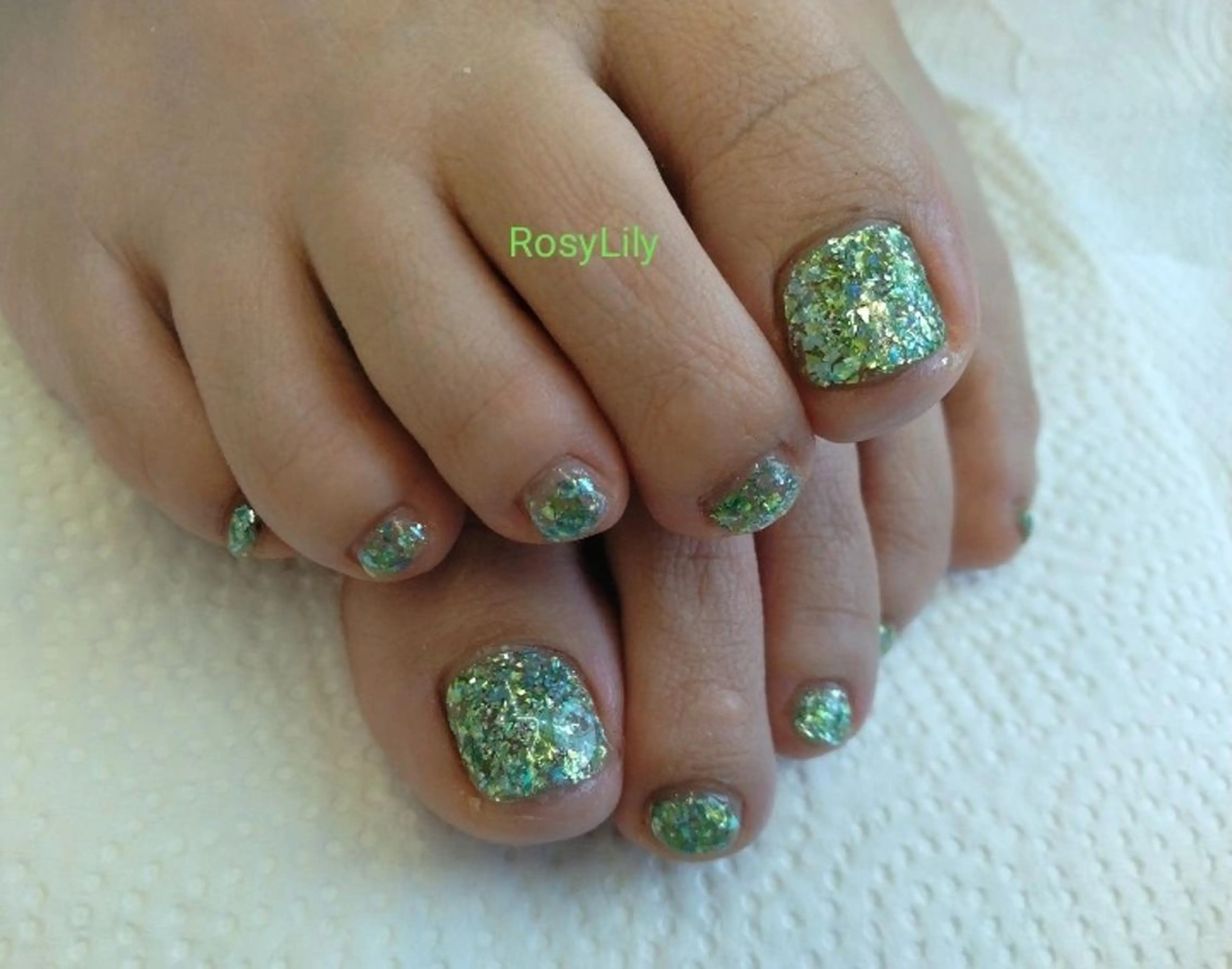 ネイル フットネイル ラメ(グリッター) プライベートサロン Rosy Lilyのネイルデザイン