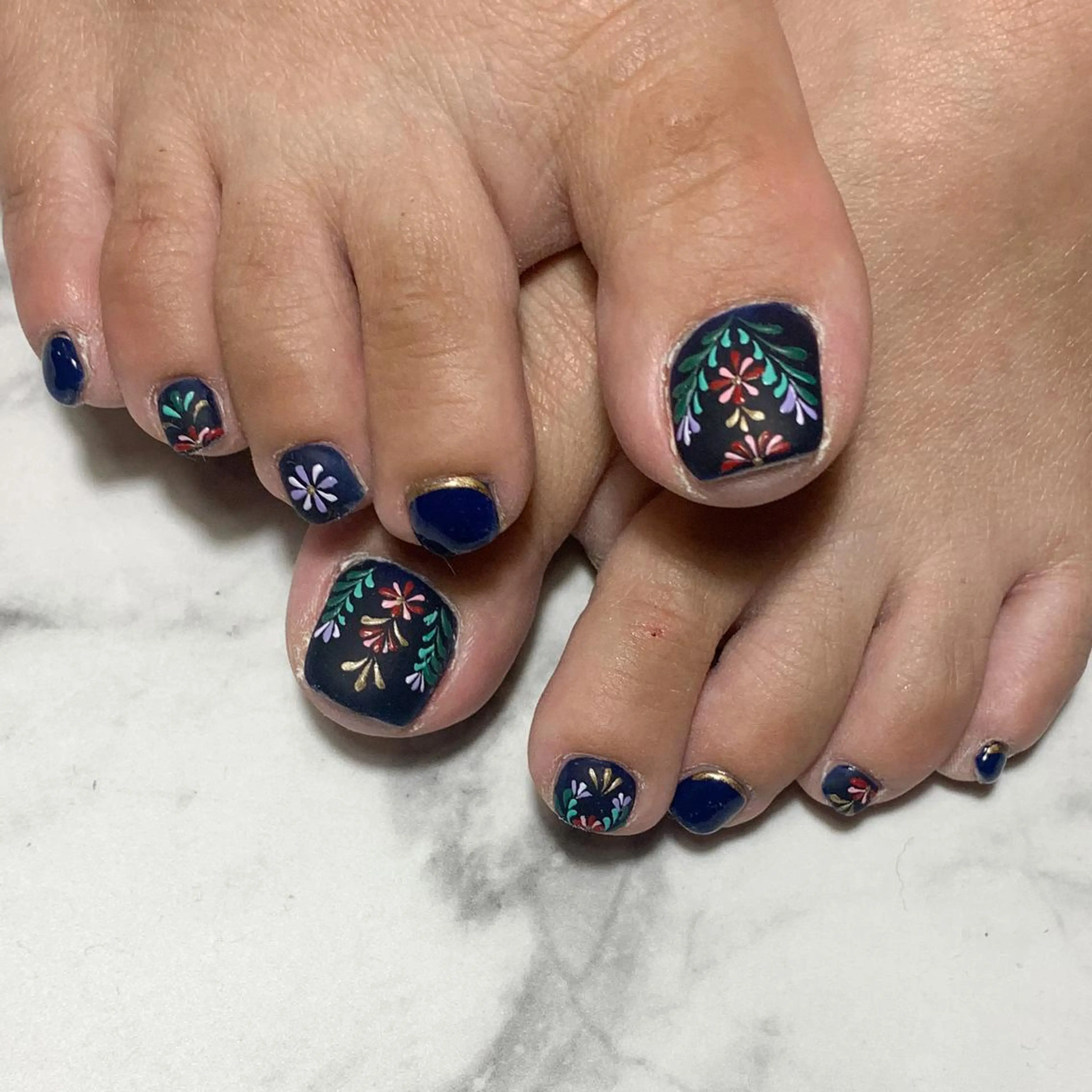 ネイル フットネイル FIORITURA aiのネイルデザイン