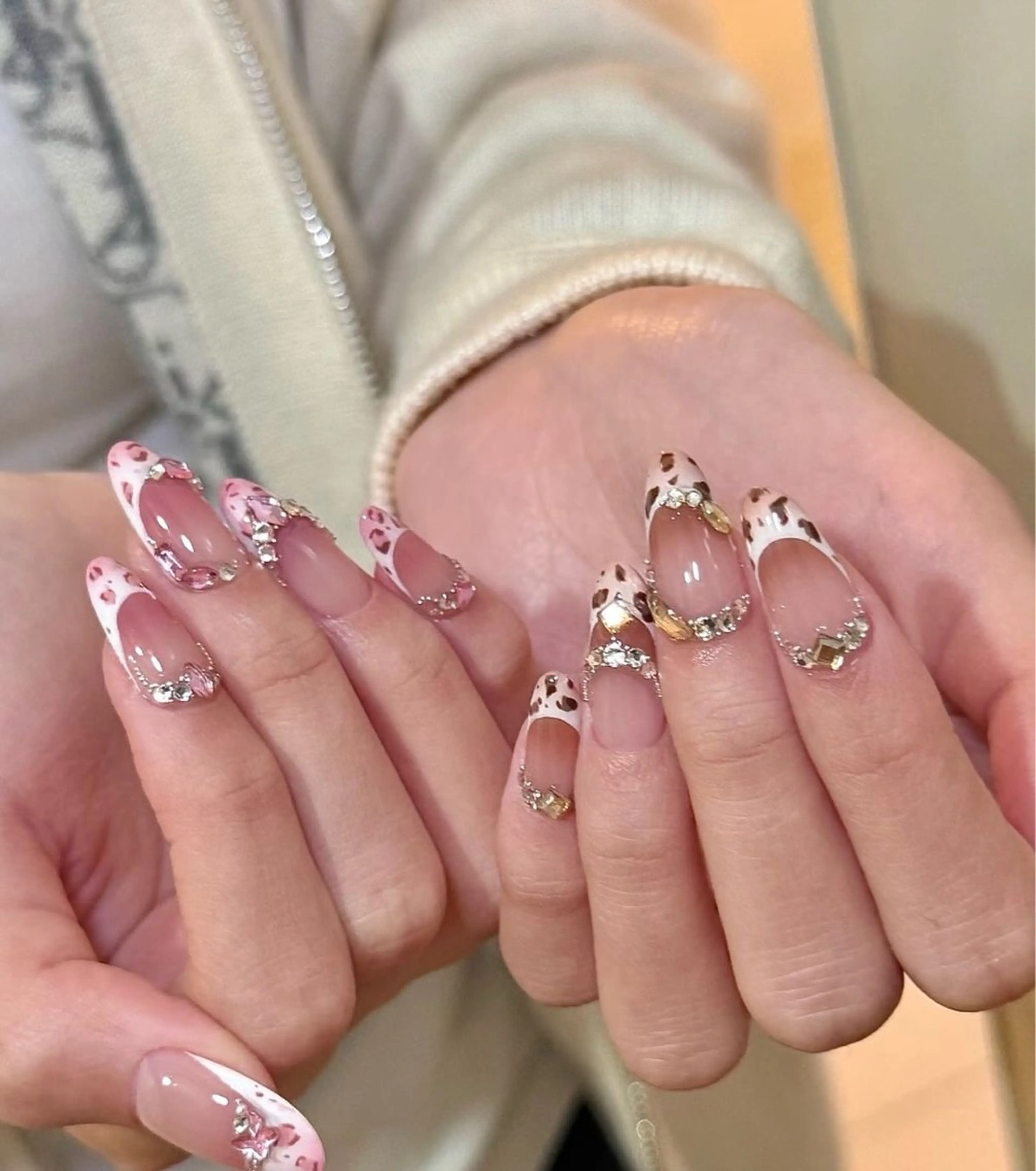 カラー グラデーションカラー ピンクカラー ハンドネイル AIN Nailのネイルデザイン
