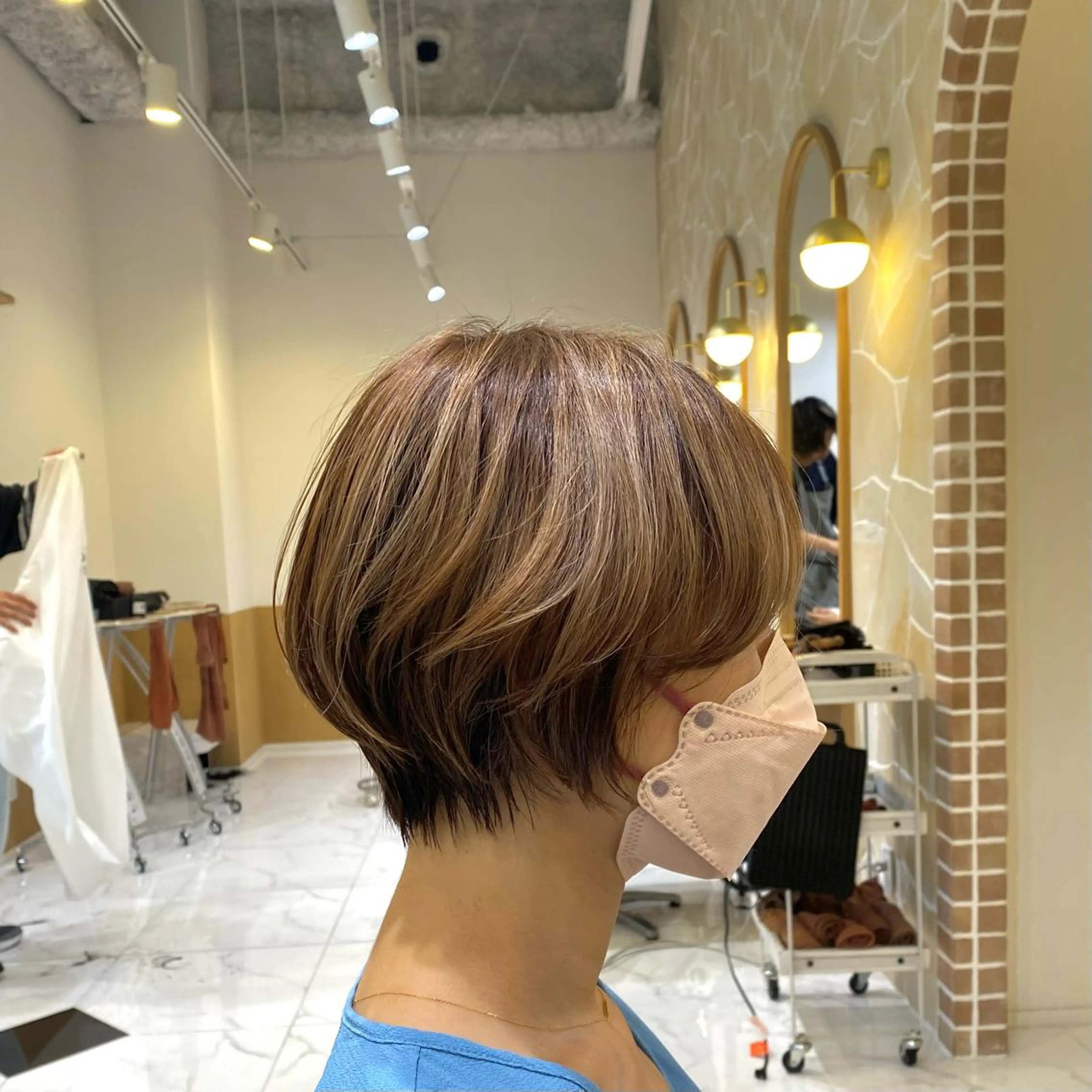 ショート カラー ハイライトカラー くびれヘア ハイライト ショートヘア カット ヘアカラー 坂井 茅聖のヘアスタイル