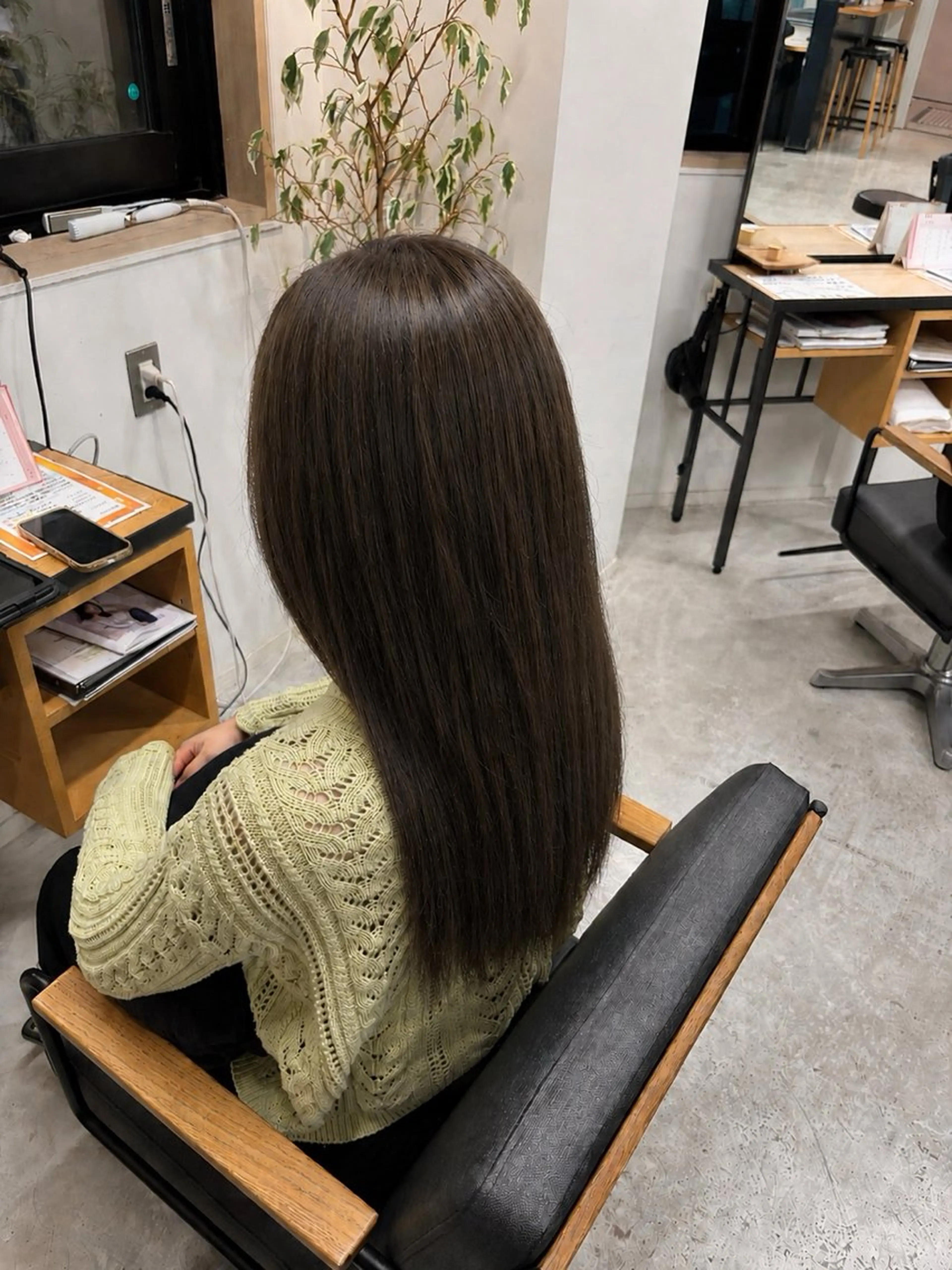 ロング ヒルタ シオリのヘアスタイル