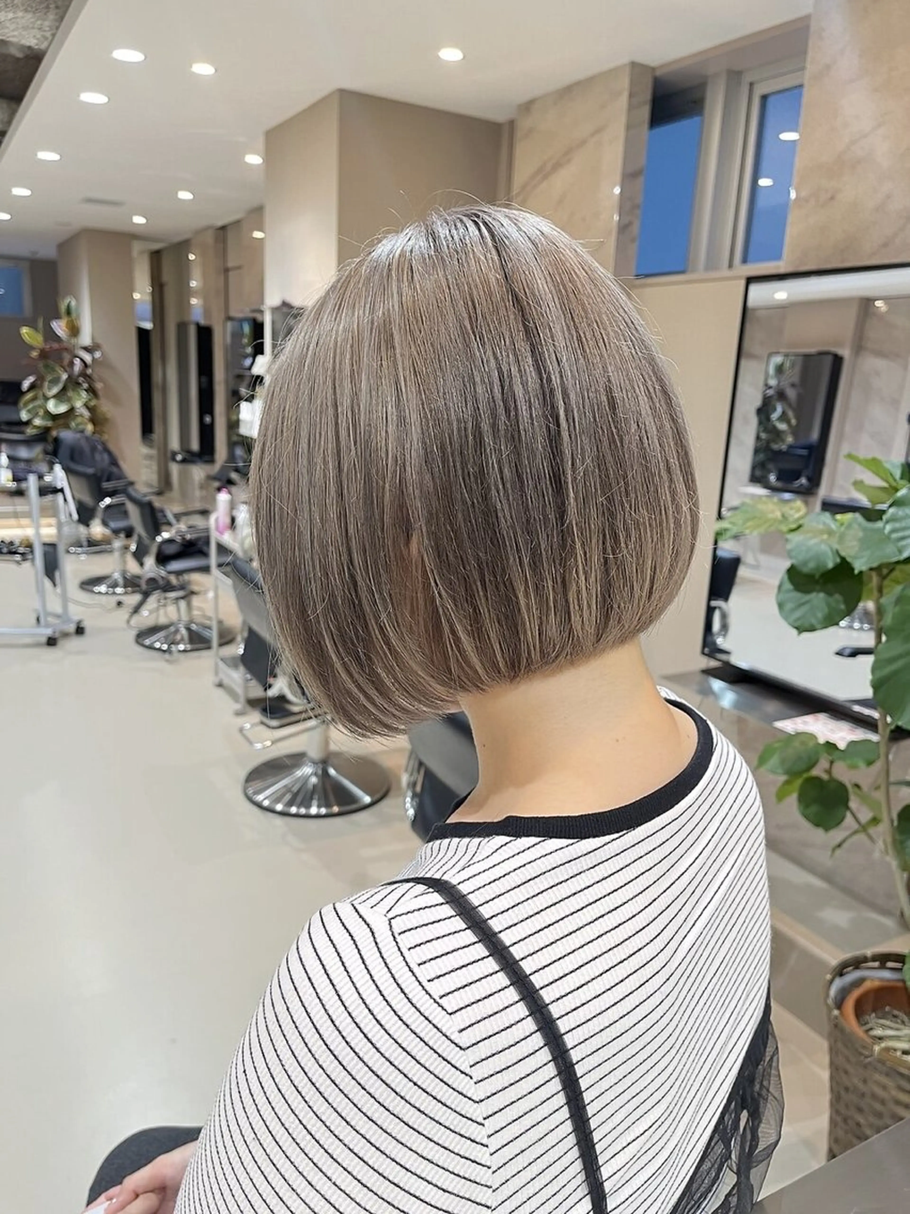 ショート カラー バレイヤージュ ブリーチ 透明感カラー グラデーションカラー ハイライトカラー ヘアカラー トリートメント 髪質改善/透明感 OAK兵庫のヘアスタイル