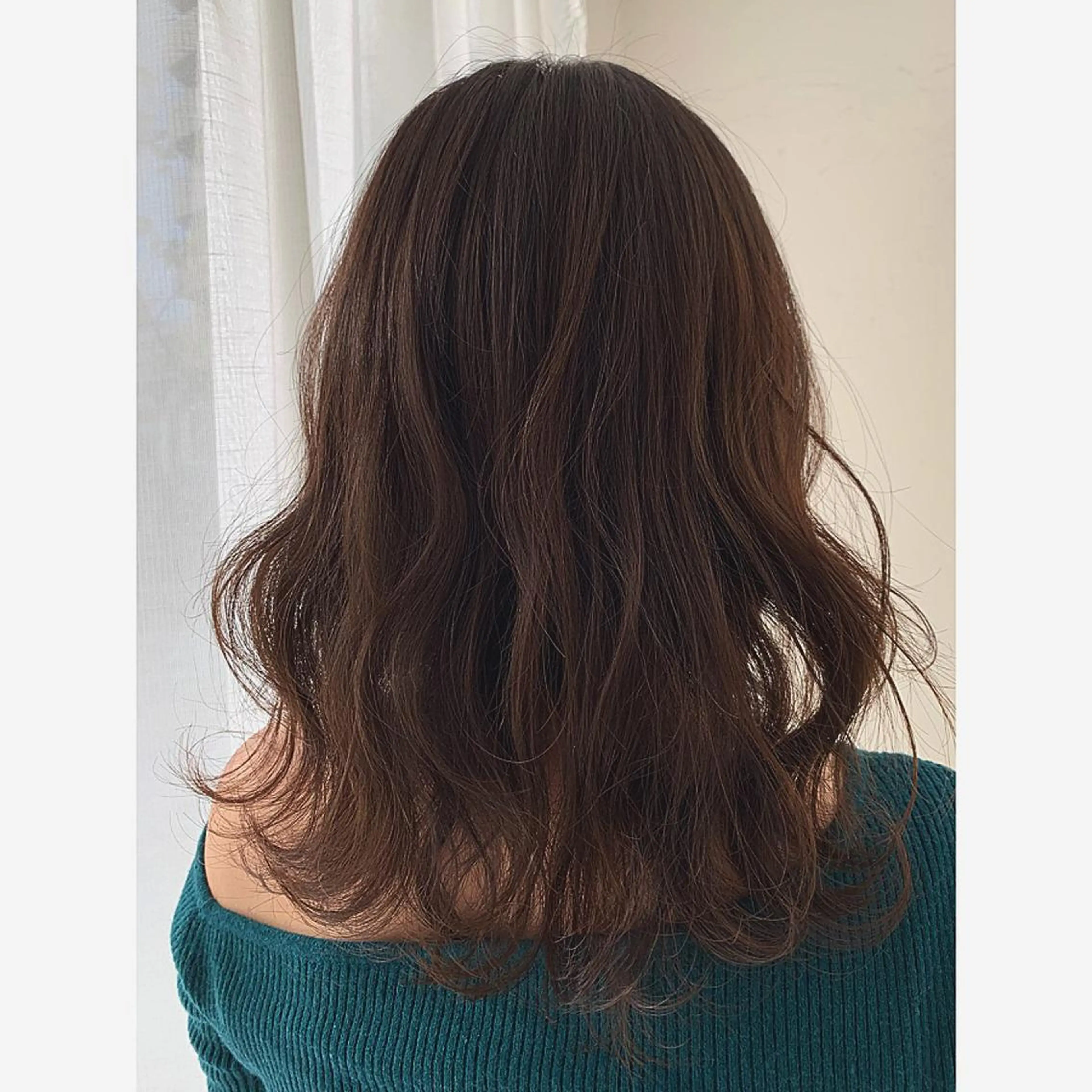 セミロング カラー fio マナミのヘアスタイル