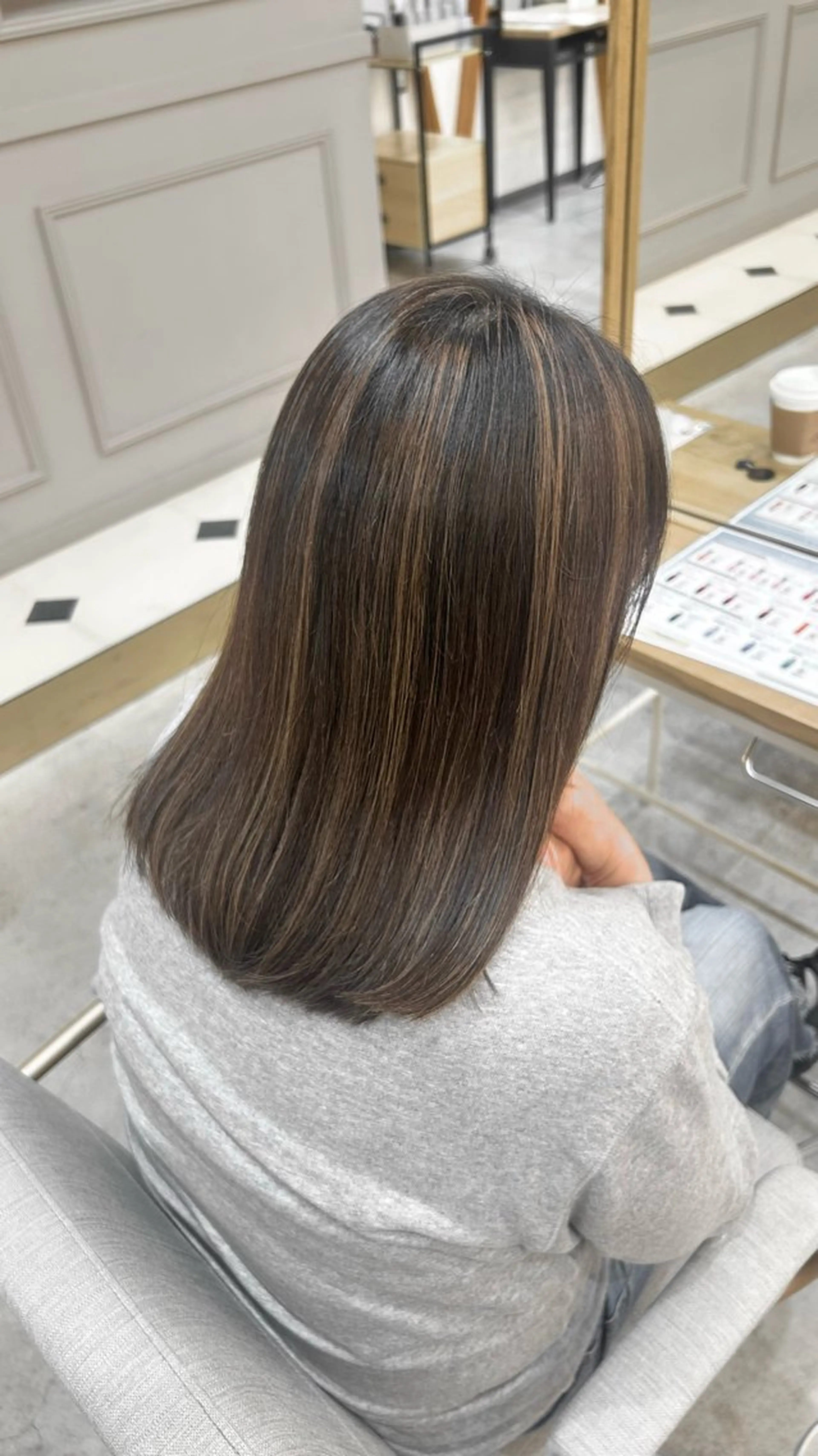 セミロング カラー ベージュカラー ハイライトカラー ハイライト カット ヘアカラー 中村 仁美のヘアスタイル