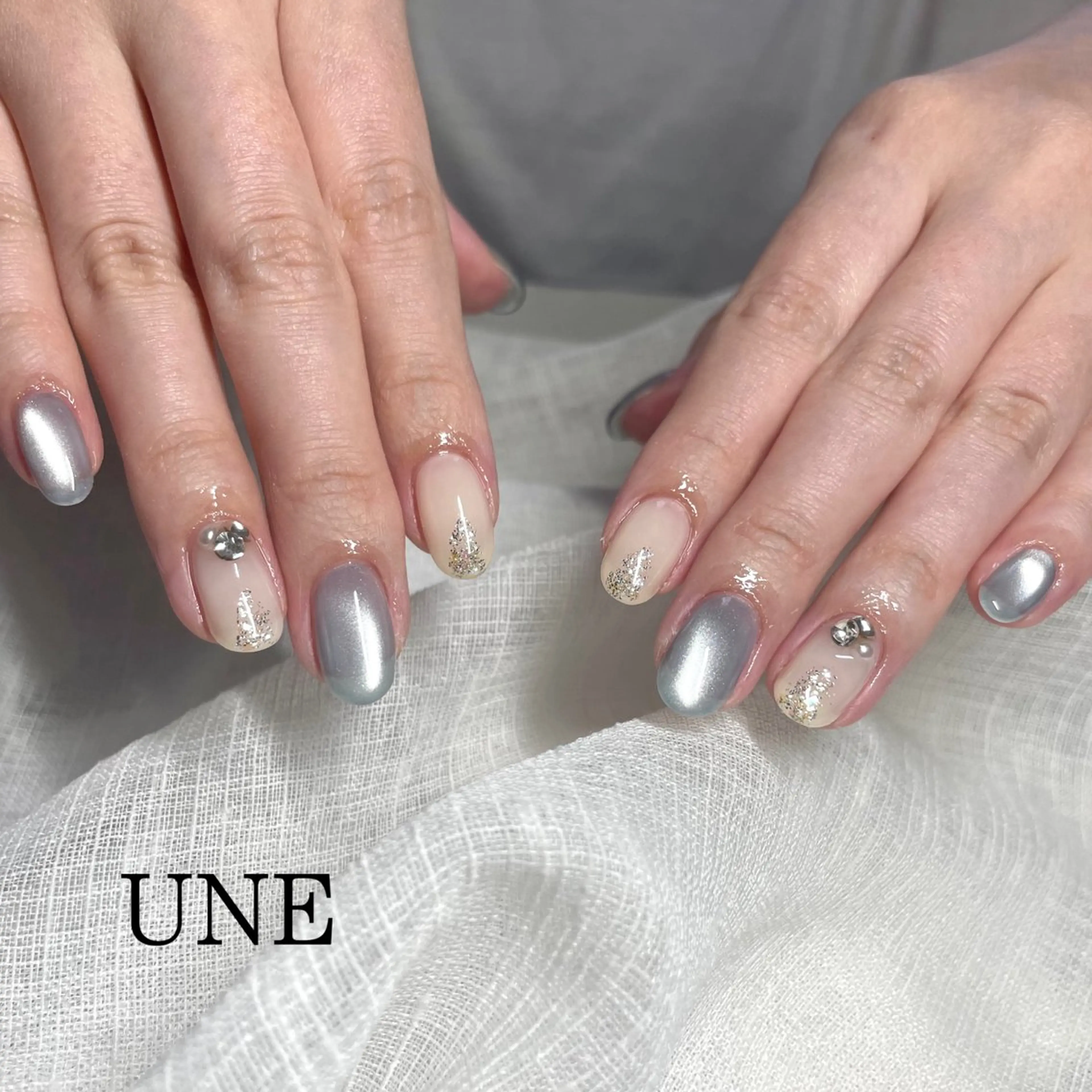 ネイル 氷ネイル・うるうるネイル マグネットネイル ニュアンスネイル UNE.【ユヌ】 Jr.NANAのネイルデザイン