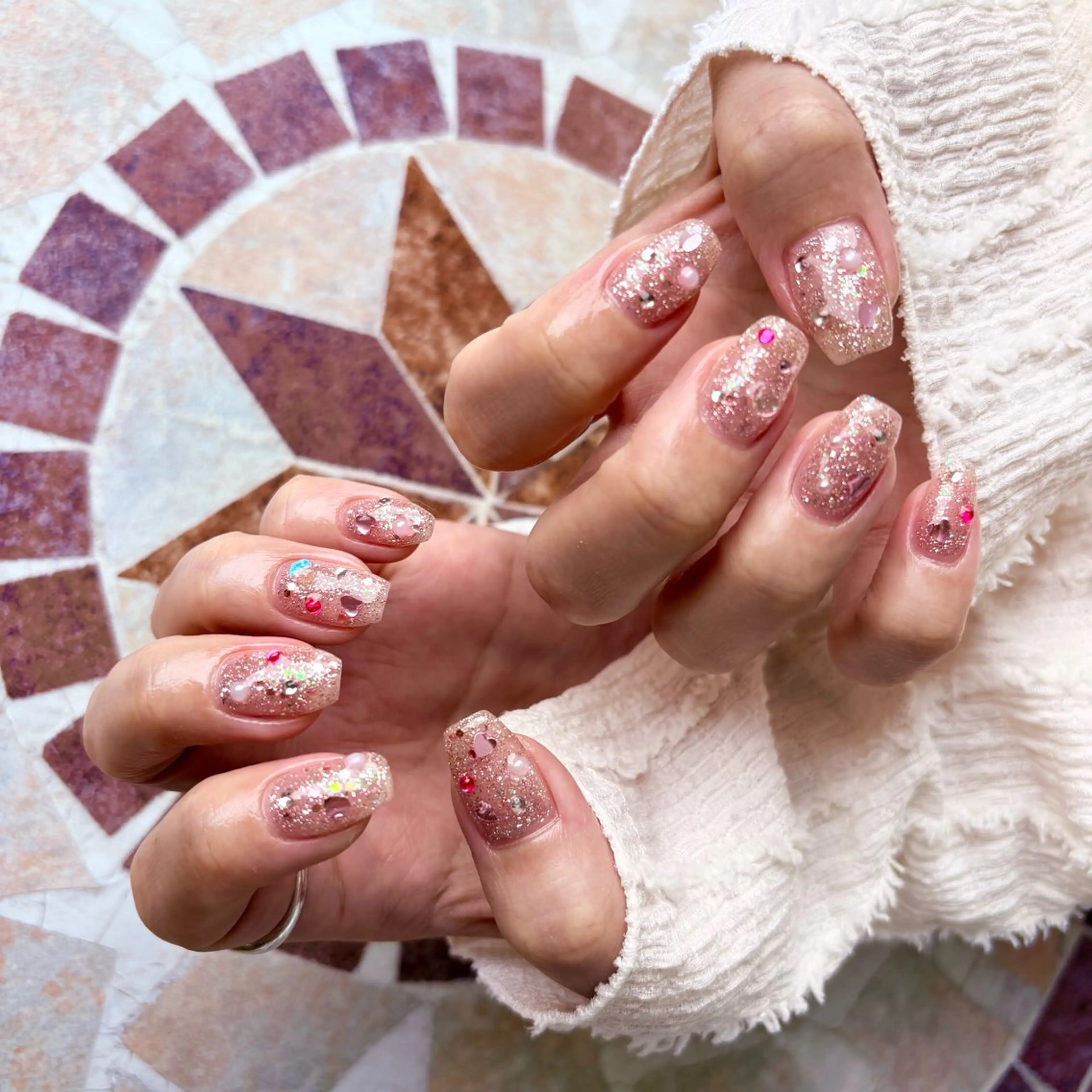 ネイル キラキラネイル 持ち込み ピンク ハンドネイル NEW WORLD所属・Ayu 🪐NEWWORLDのネイルデザイン