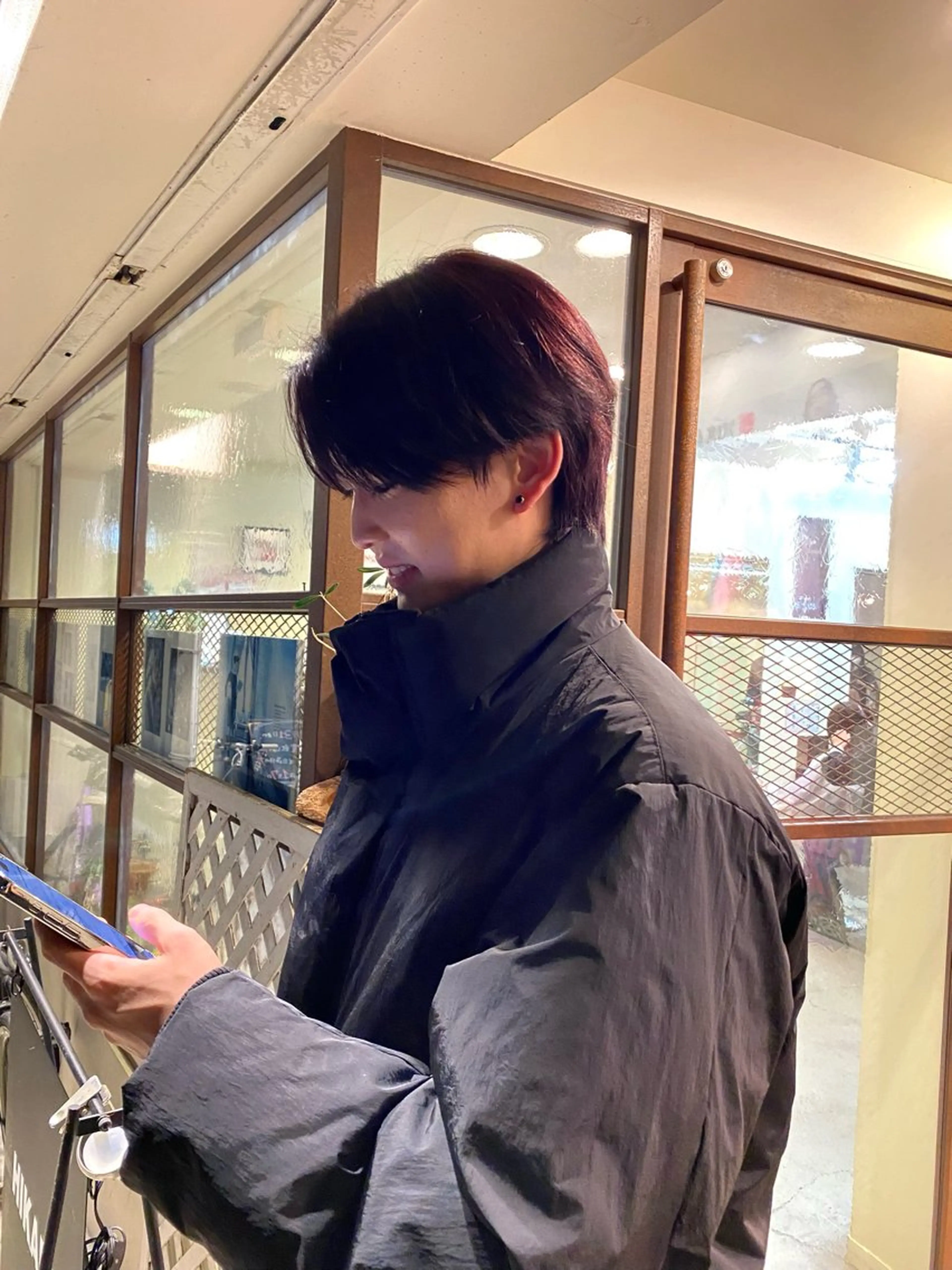 ショート カラー ブリーチ ディープラベンダー ダブルカラー ラベンダーカラー ブリーチなしカラー ウチダ ユウヤのヘアスタイル