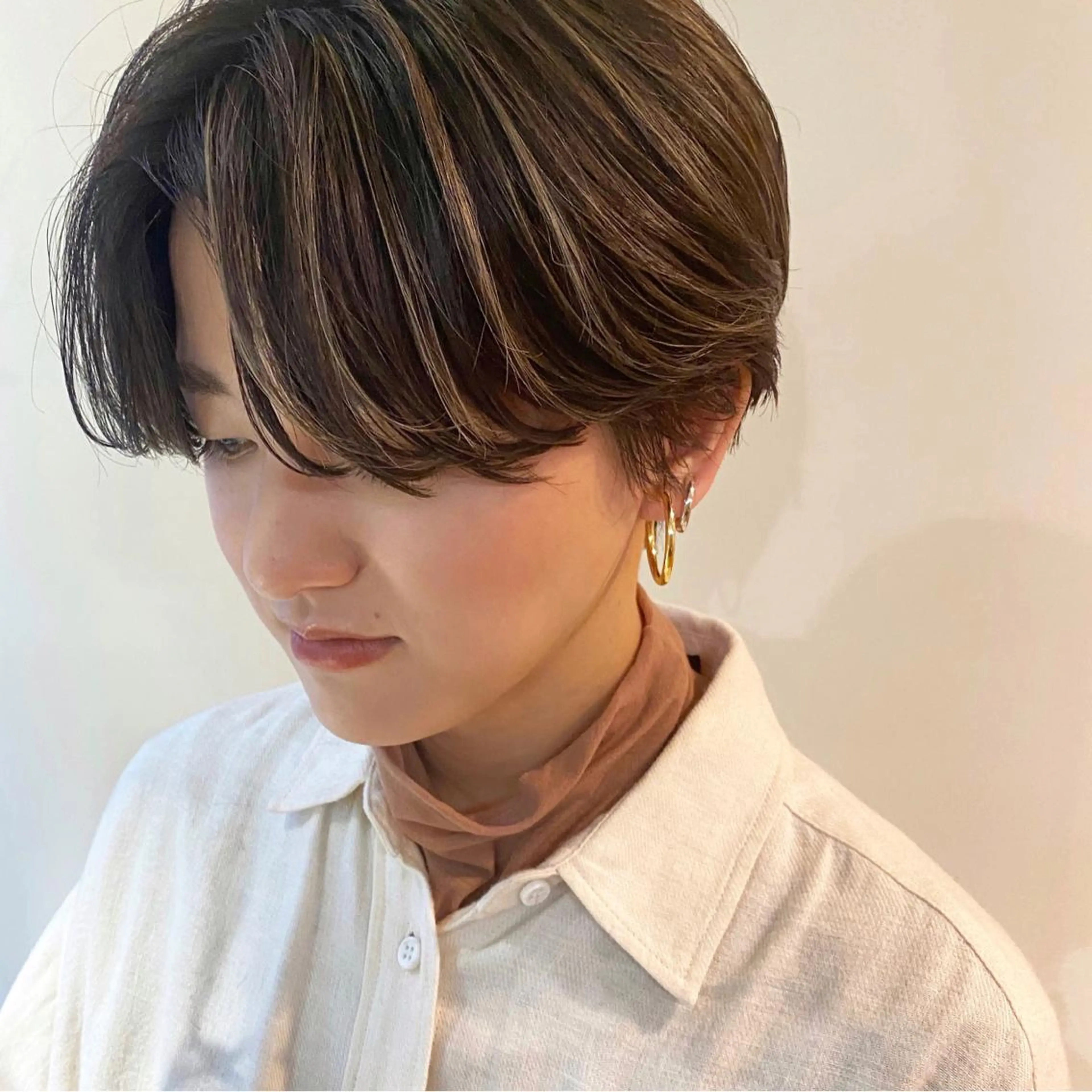 ショート カラー ヘアアレンジ ベージュカラー デザインカラー ハイライトカラー インナーカラー シルバー 撮影モデル募集 🦋soemikaのヘアスタイル