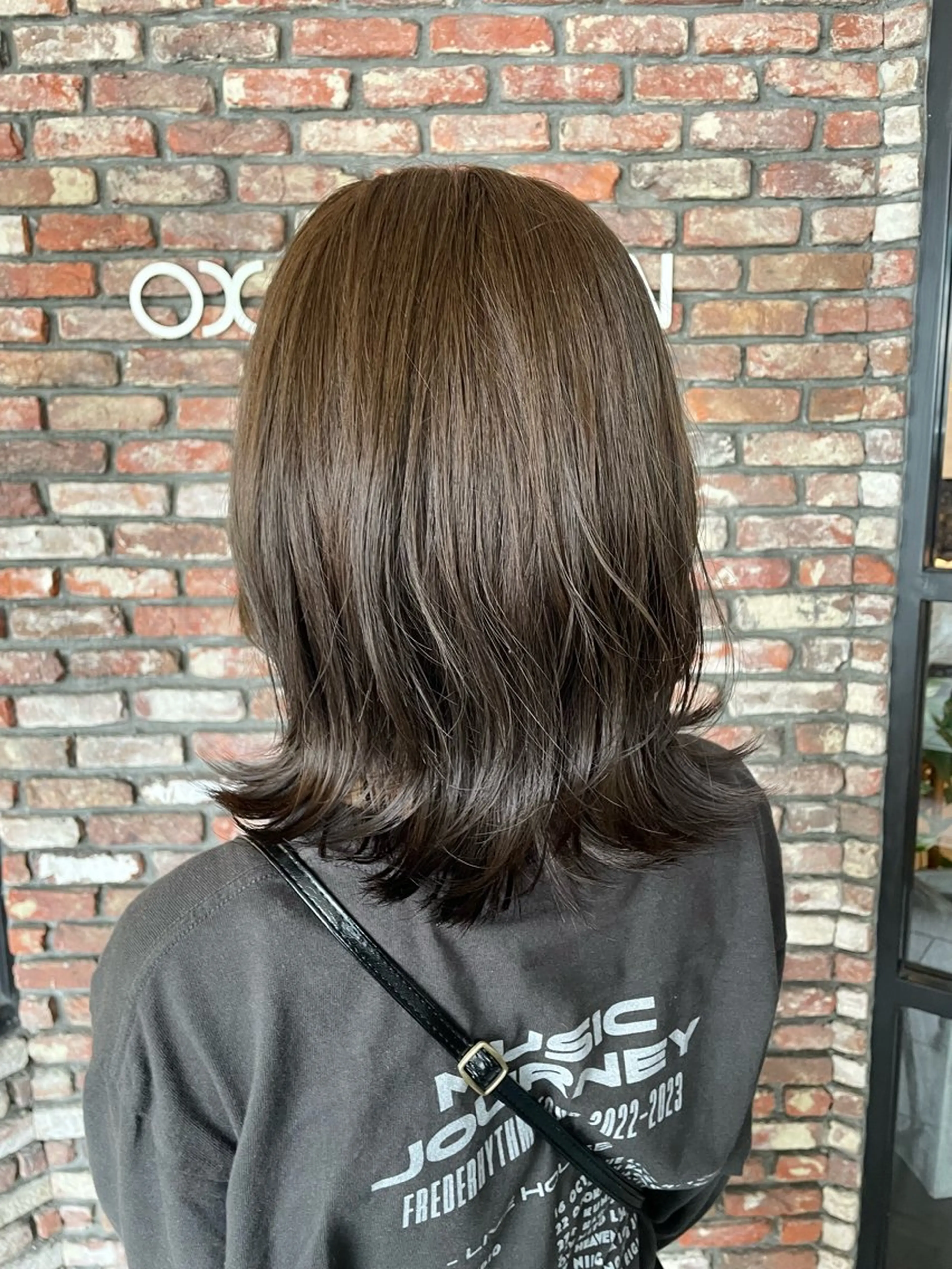 ミディアム くびれヘア ショート 顔周りレイヤー/マオのヘアスタイル