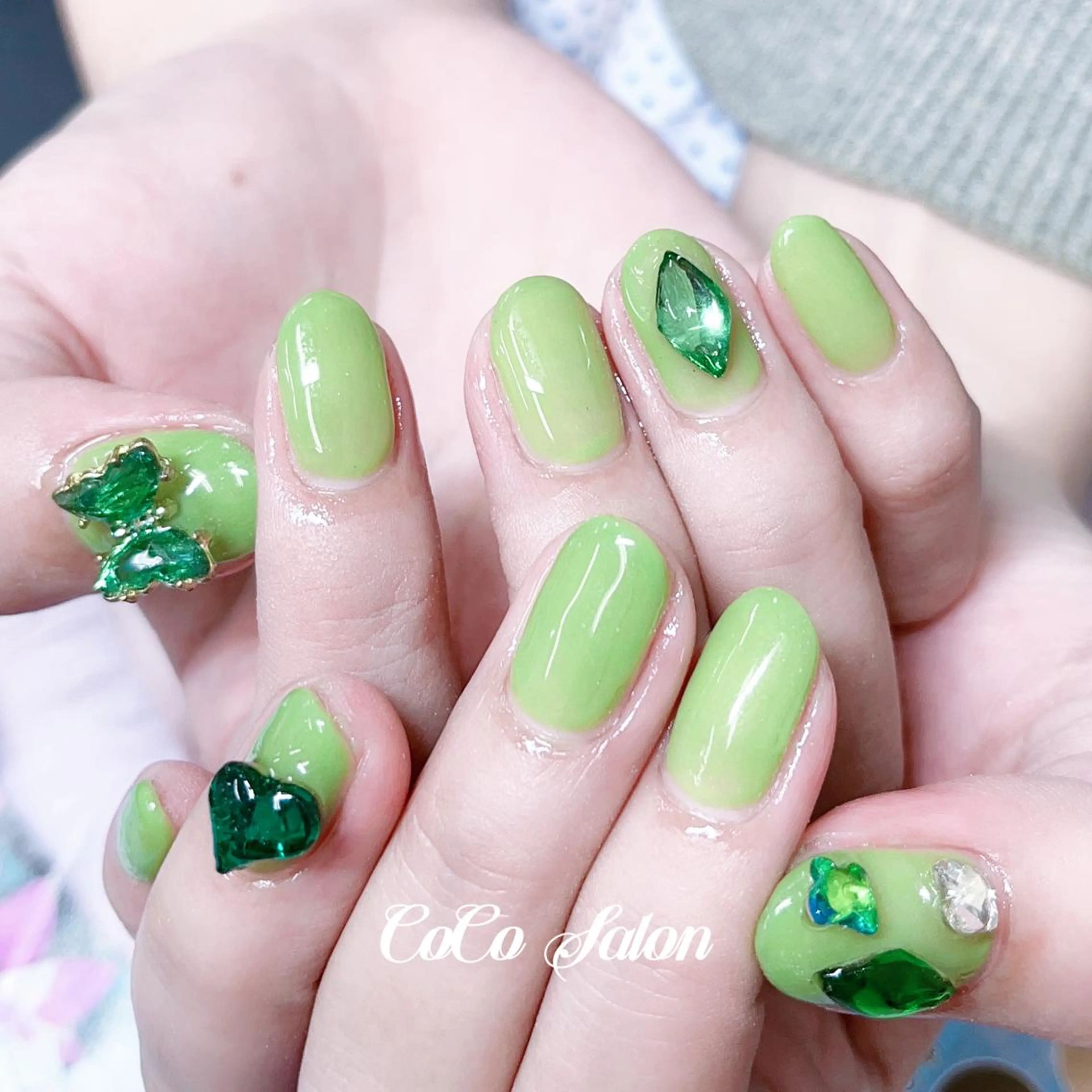 ネイル 長さ出し ジェルネイル グリーン ハート キラキラネイル ハンドネイル CoCoSalon ネイル/まつ毛予約のネイルデザイン