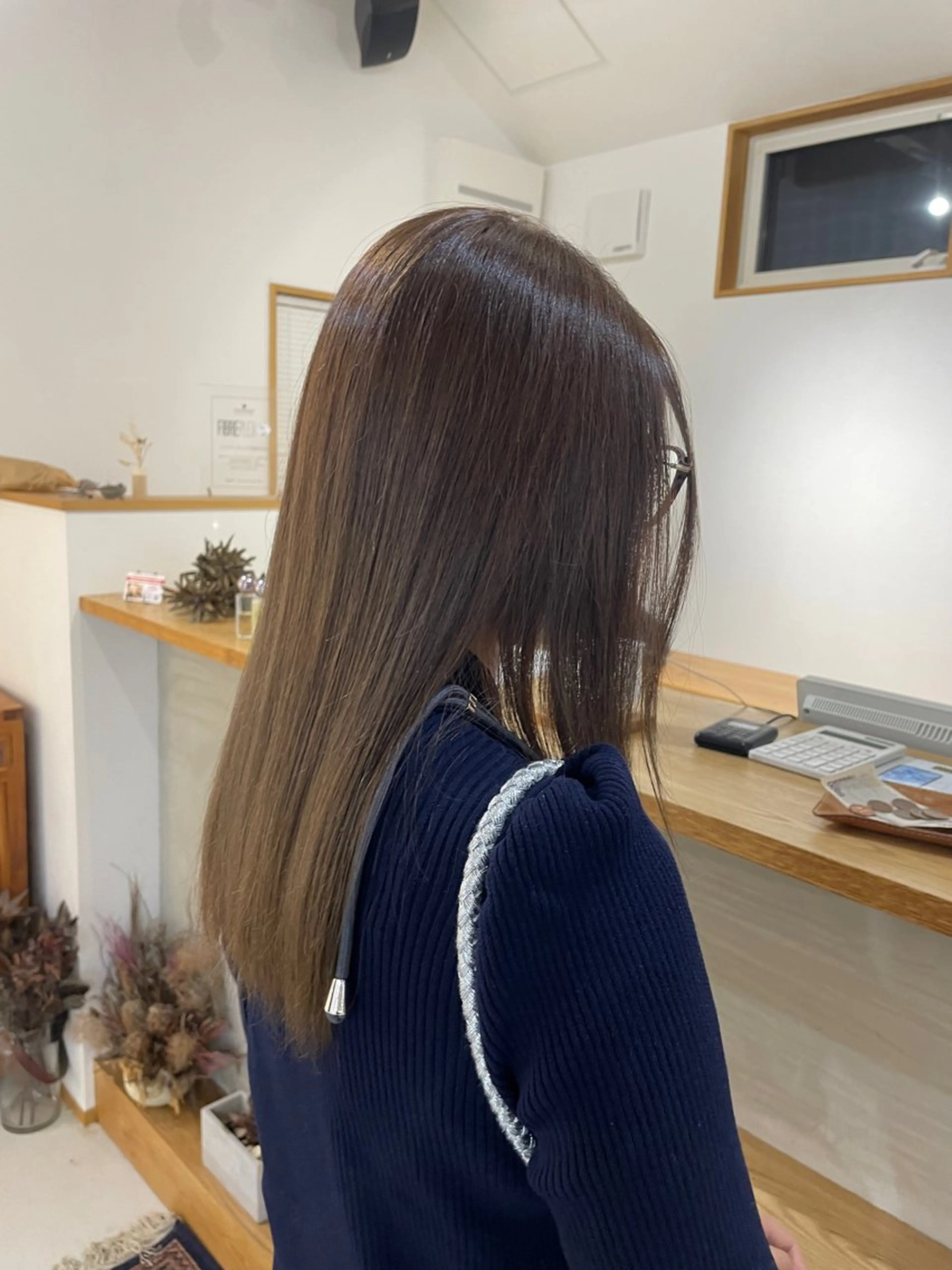 カラー タケウチ サトミのヘアスタイル