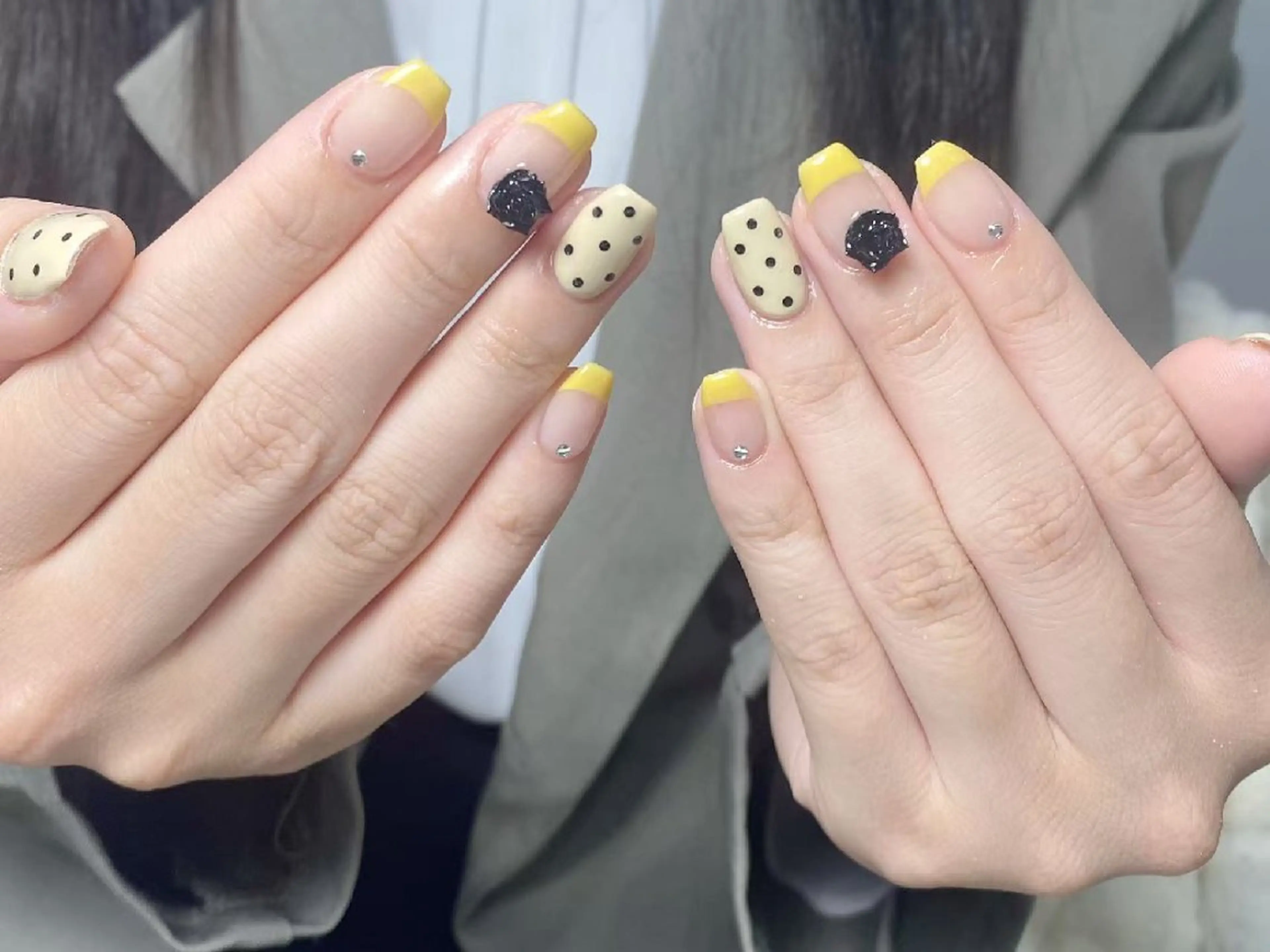 ネイル チークネイル フレンチネイル ジェルネイル ガーリー キラキラネイル ハンドネイル UM Nail Salonのネイルデザイン
