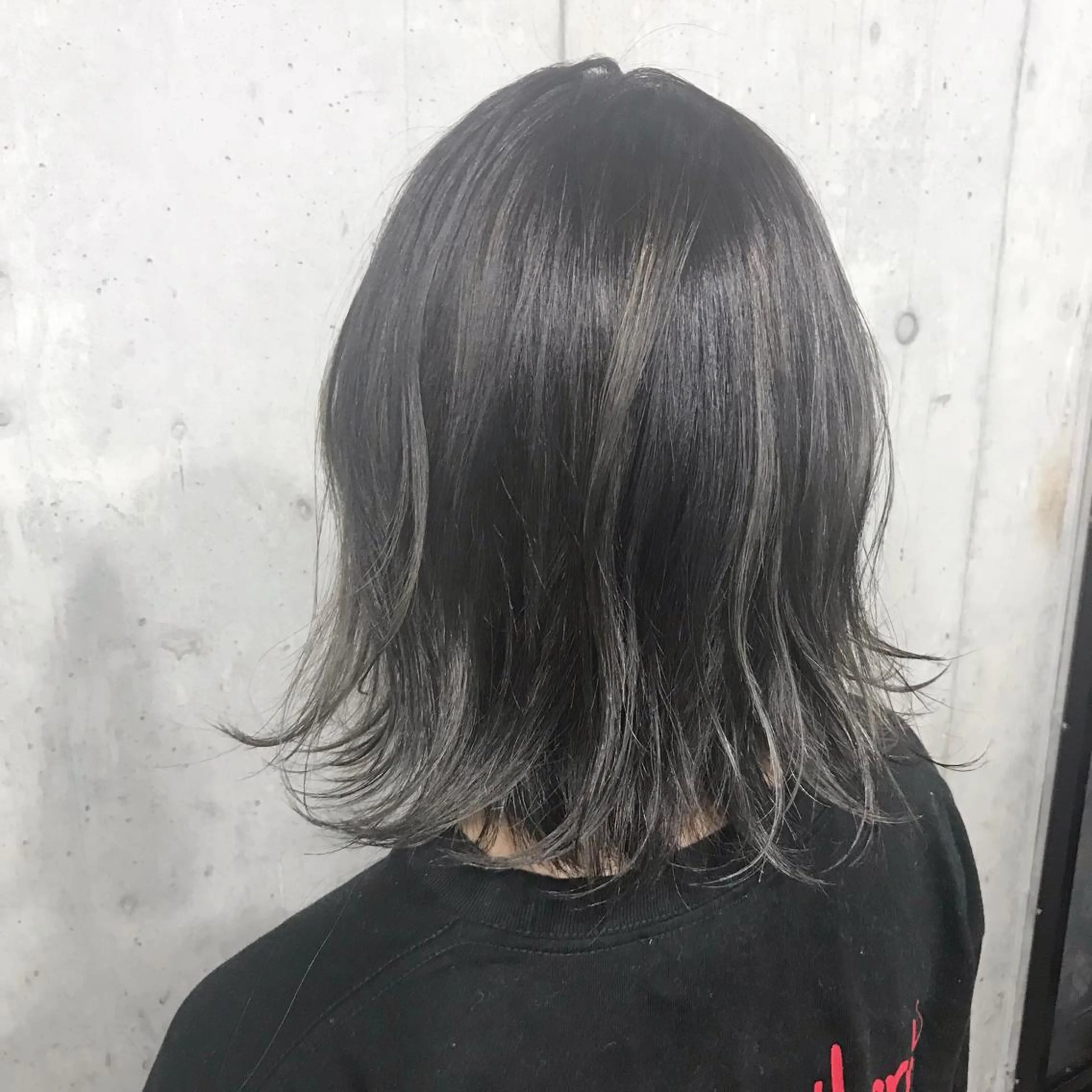 ミディアム カラー パーマ ヘアアレンジ メンズ キッズ ネイル マツエク・マツパ グレージュ サロンドミルク 原宿のヘアスタイル