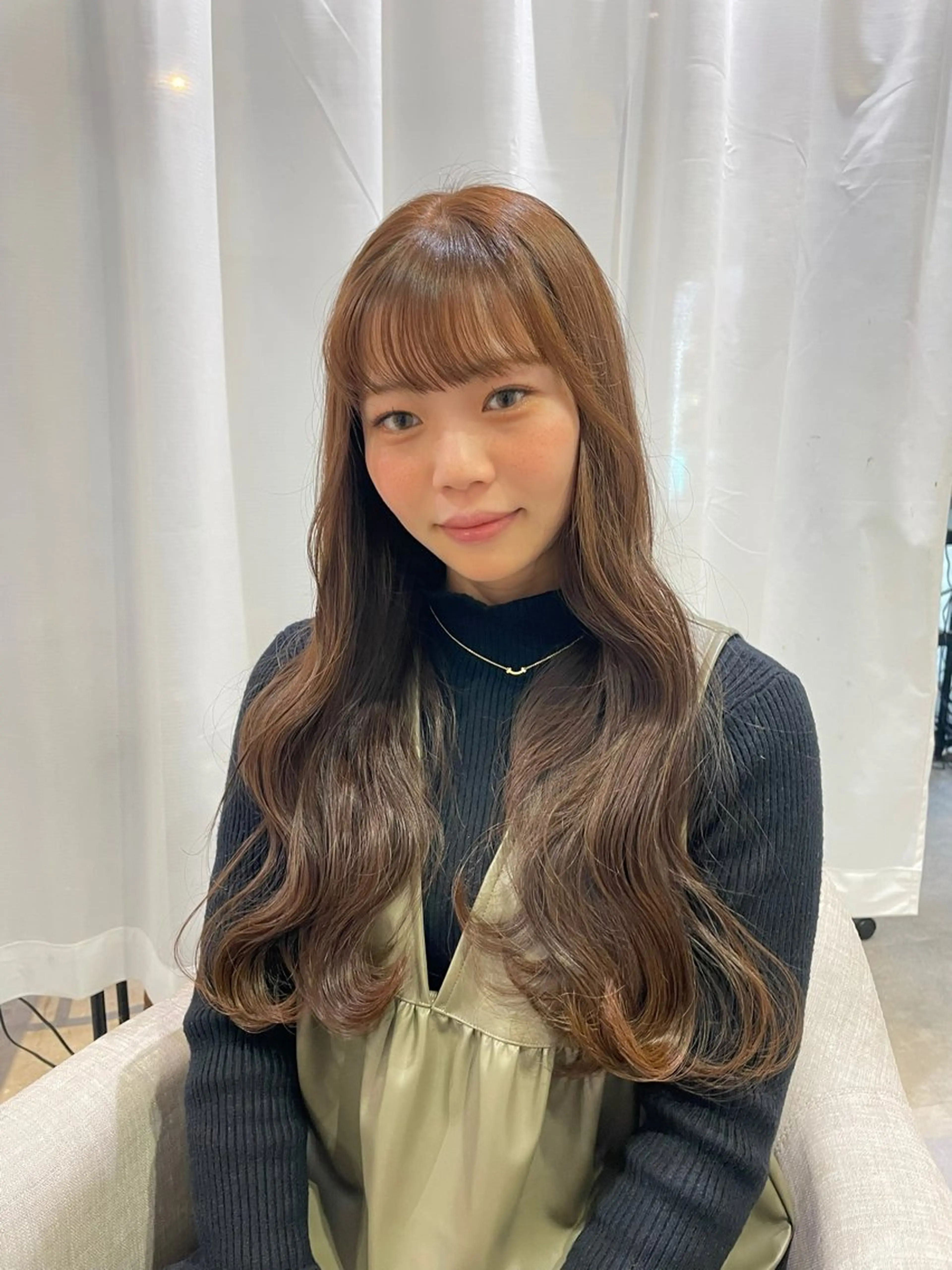 ロング カラー ベージュカラー ブリーチ 透明感カラー ブリーチなしカラー オリーブベージュ 垢抜け似合わせカラー /梅田 /ayanaのヘアスタイル