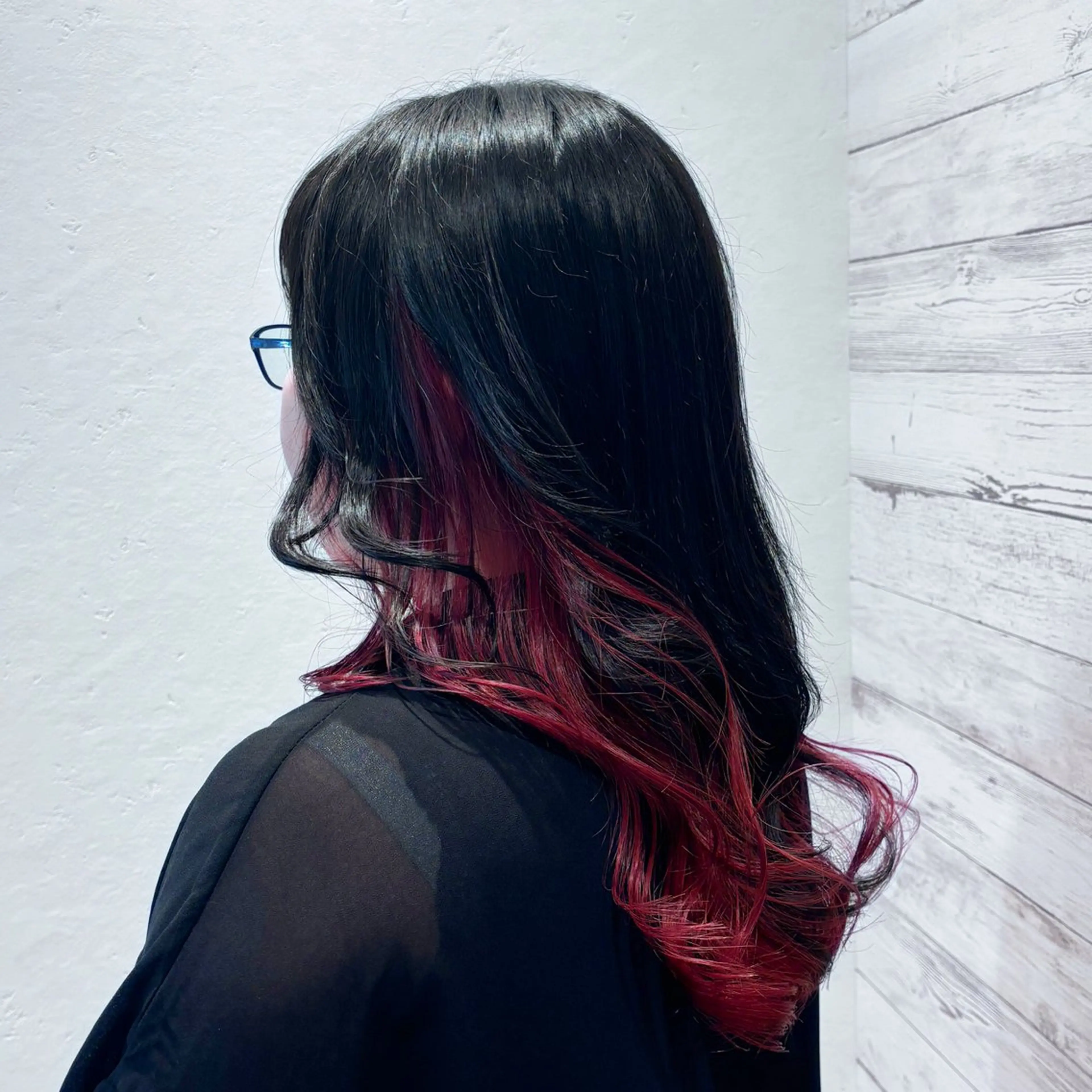 ロング カラー ヘアアレンジ インナーカラー レッドカラー カット ヘアカラー トリートメント アニメ髪・ウルフ🦇 樋口莉夏のヘアスタイル