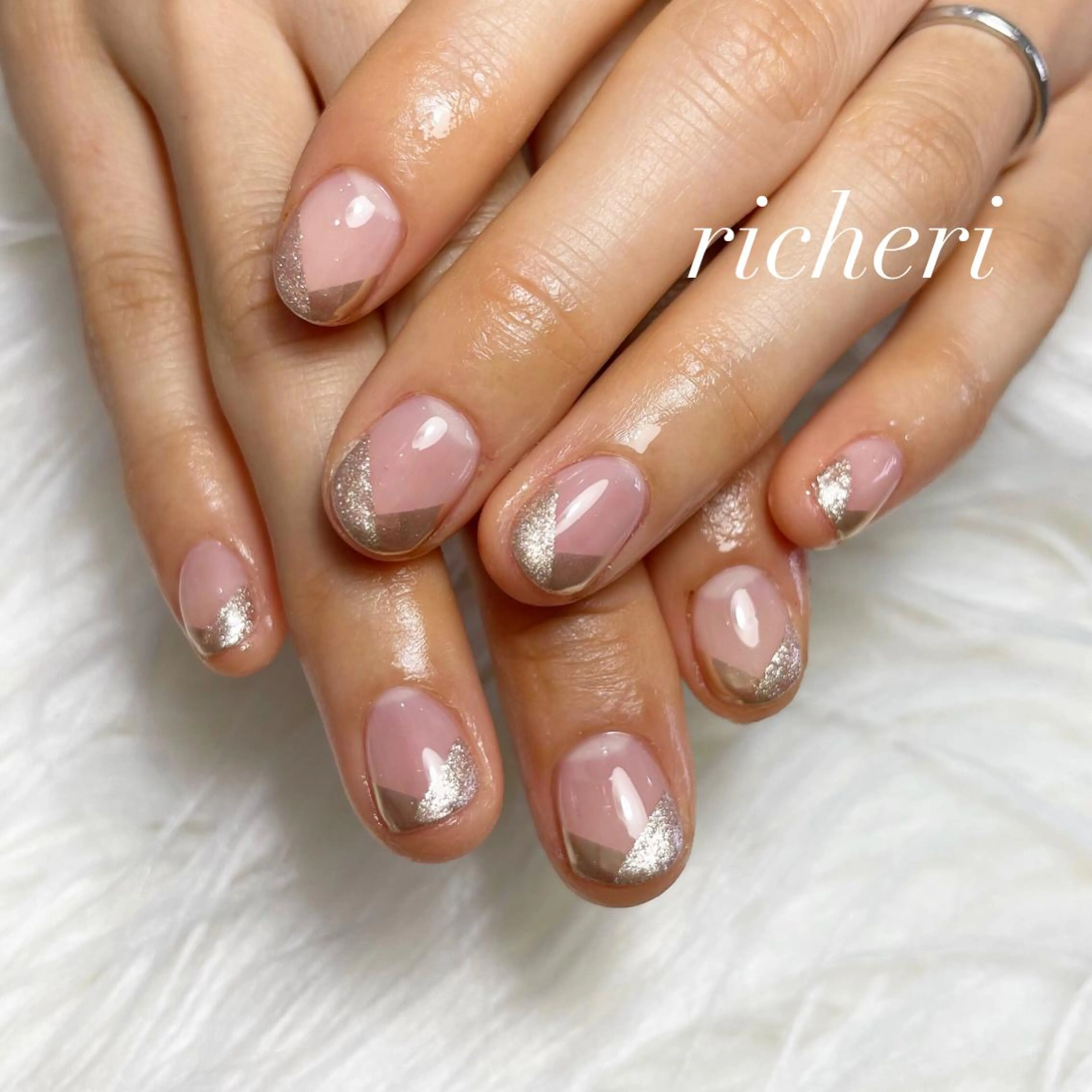 ミディアム ネイル 韓国風ヘア アートネイル フレンチネイル ジェルネイル ガラスフレンチ richeri beautyのエステ・リラクイメージ