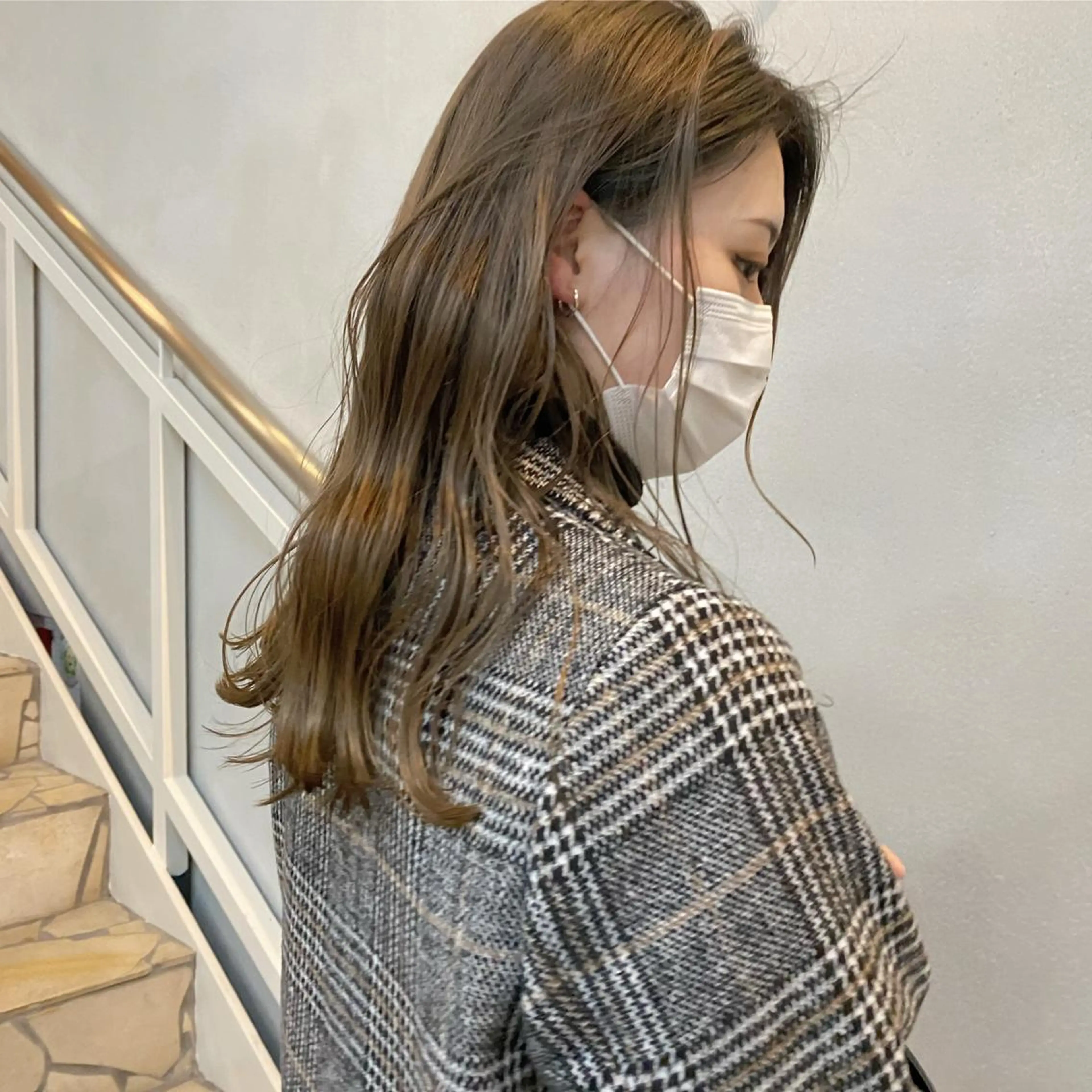 ロング カラー ベージュカラー ブリーチ カット 縮毛矯正 ウルフカット 811 大阪梅田 ウルフのヘアスタイル