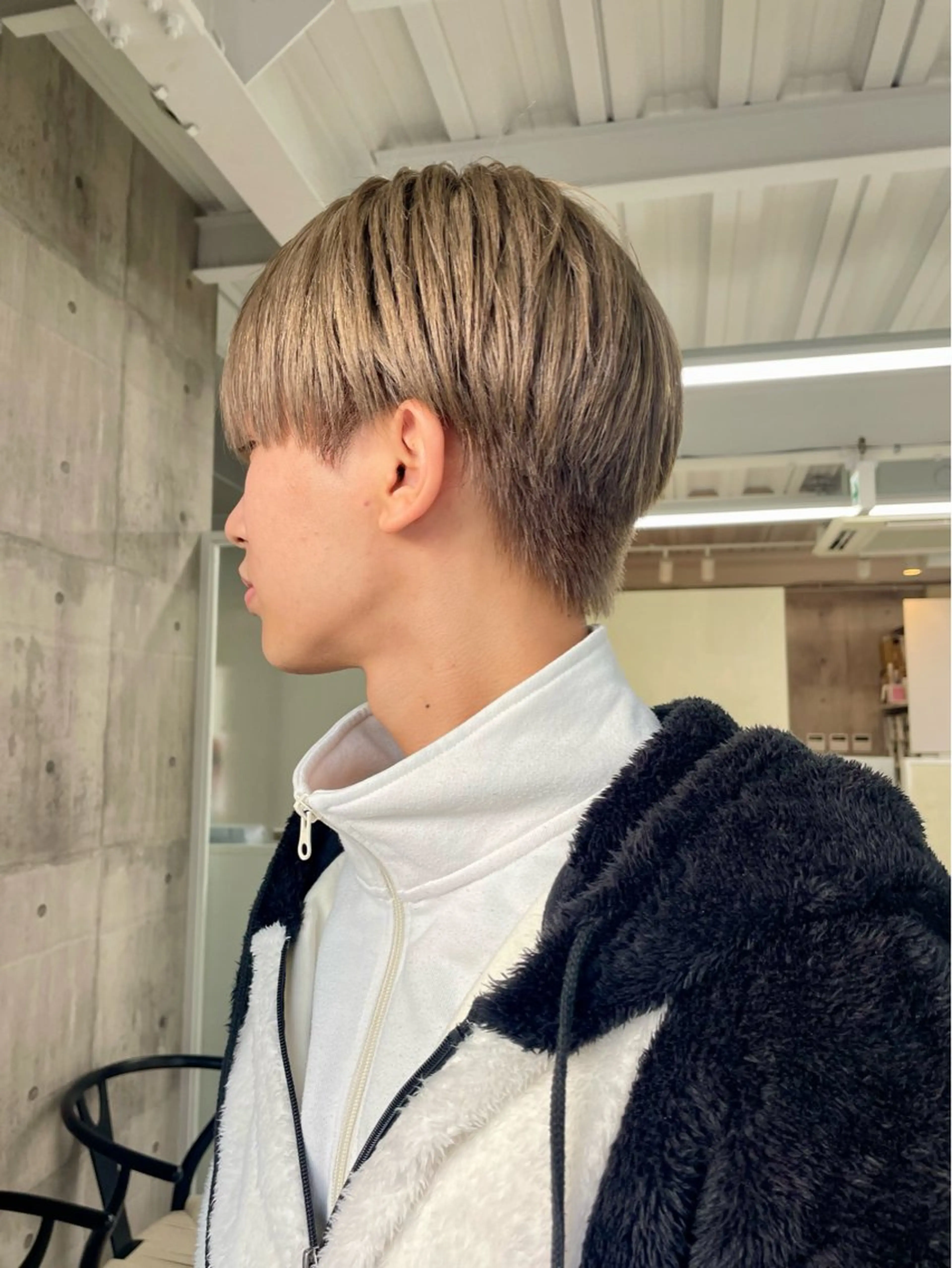 カラー メンズ メンズブリーチ マッシュ シースルーマッシュ ベージュカラー ブリーチ カット ヘアカラー 錦 茉李 @lm.mari03のヘアスタイル