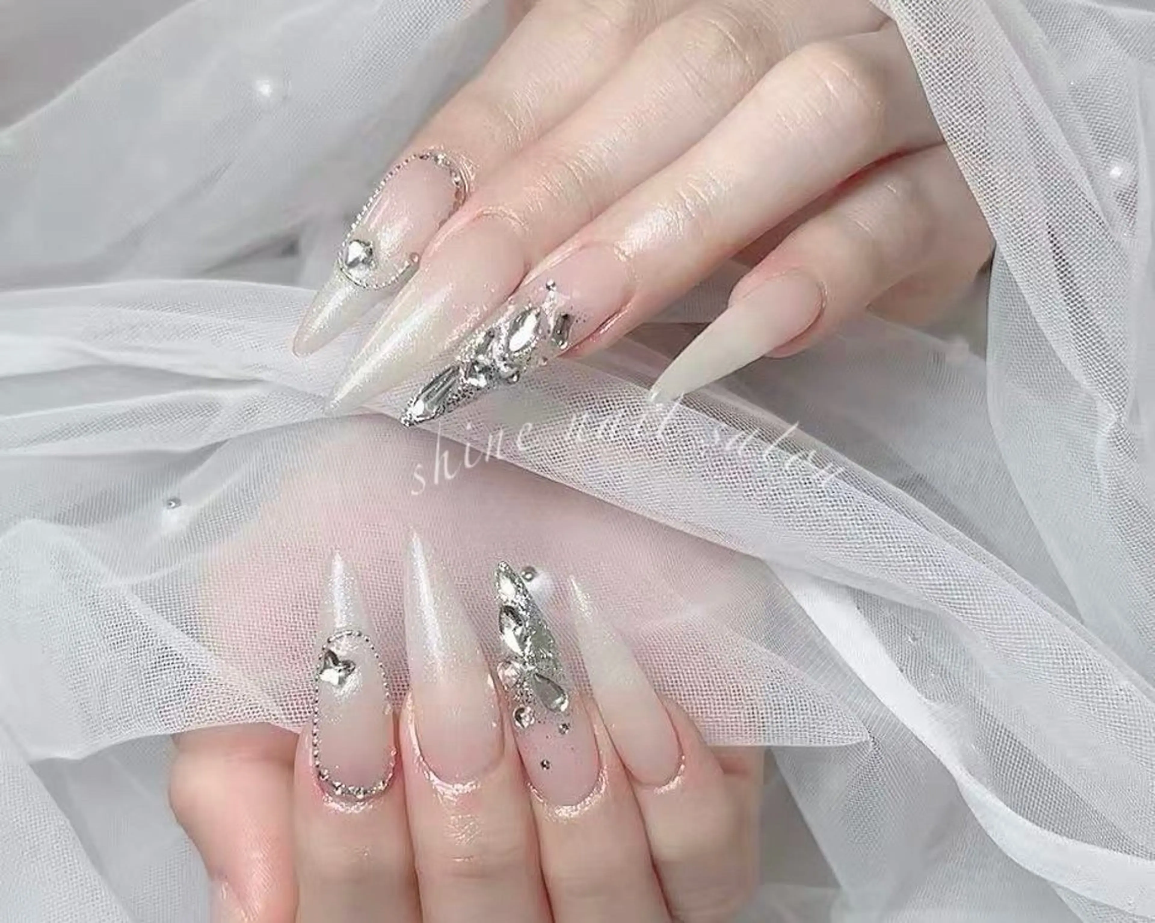 ネイル shineジェル& チップ長さだしのネイルデザイン