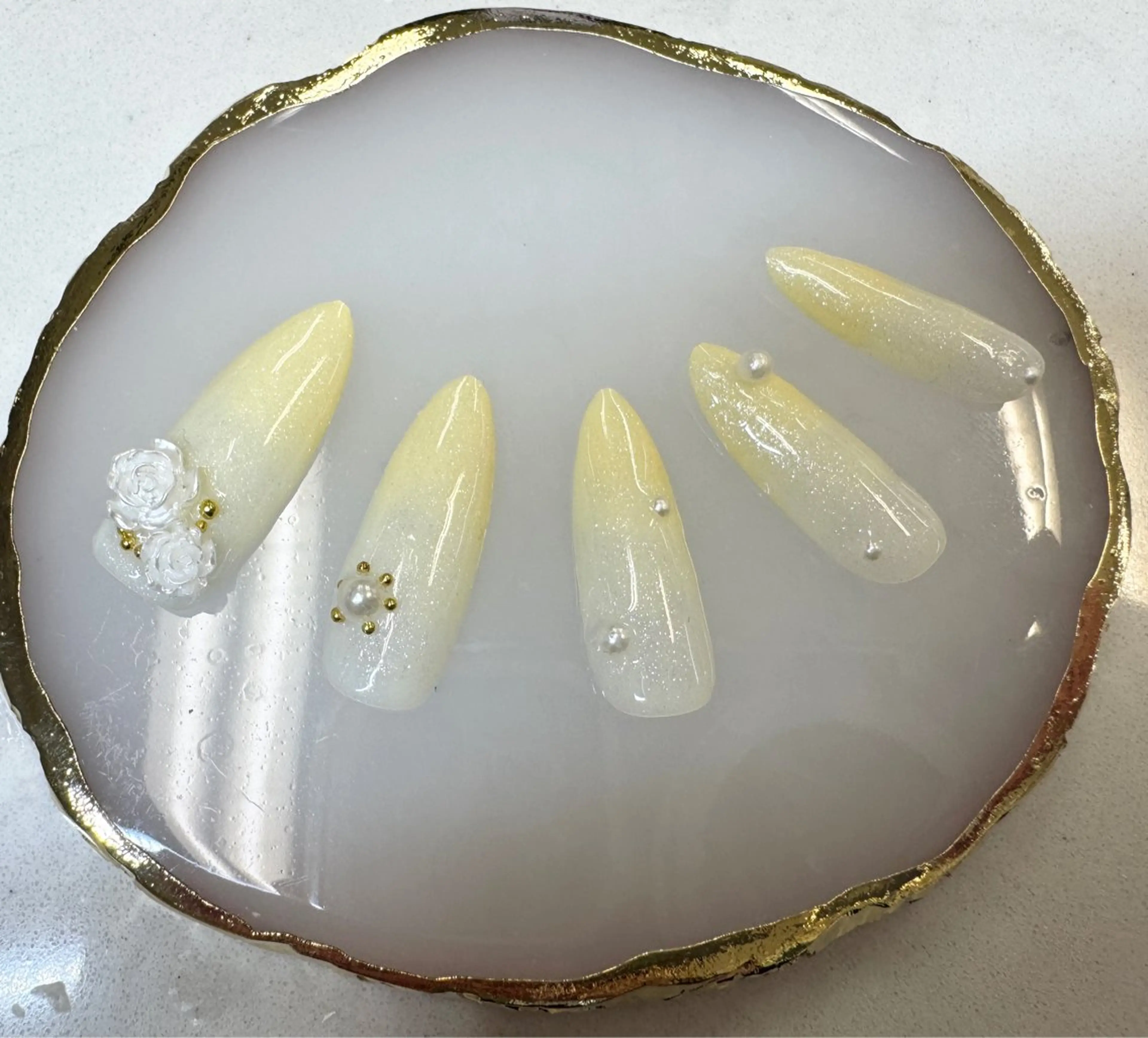 ネイル アートネイル フレンチネイル ジェルネイル ガラスフレンチ ハート Queeens nailのネイルデザイン