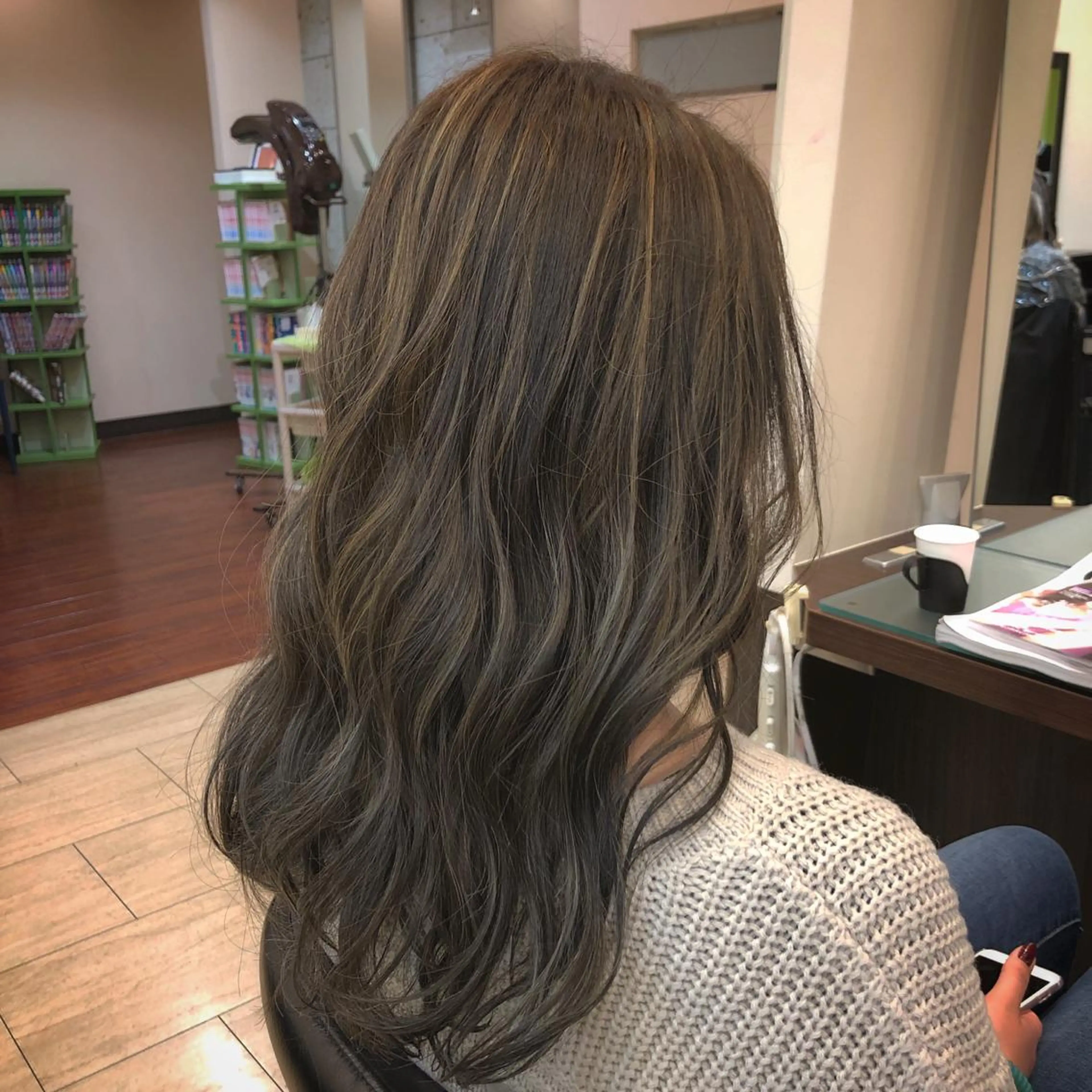 セミロング カラー ハイライトカラー ハイライト wa daのヘアスタイル