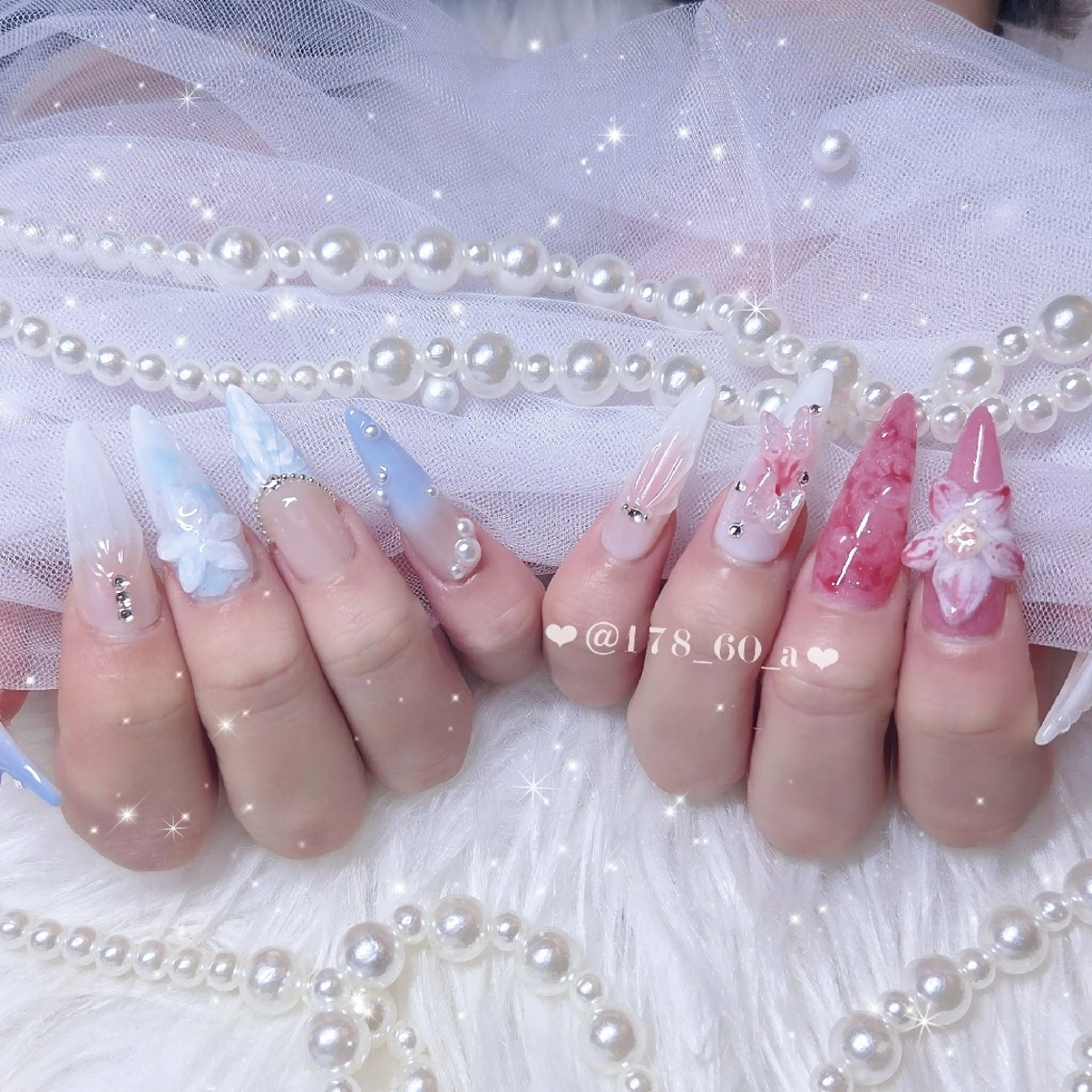 ネイル ブルー グラデーション ピンク スカルプネイル 夏ネイル ハンドネイル HAPPINAS🎀  れん🖤痛ネイルのネイルデザイン