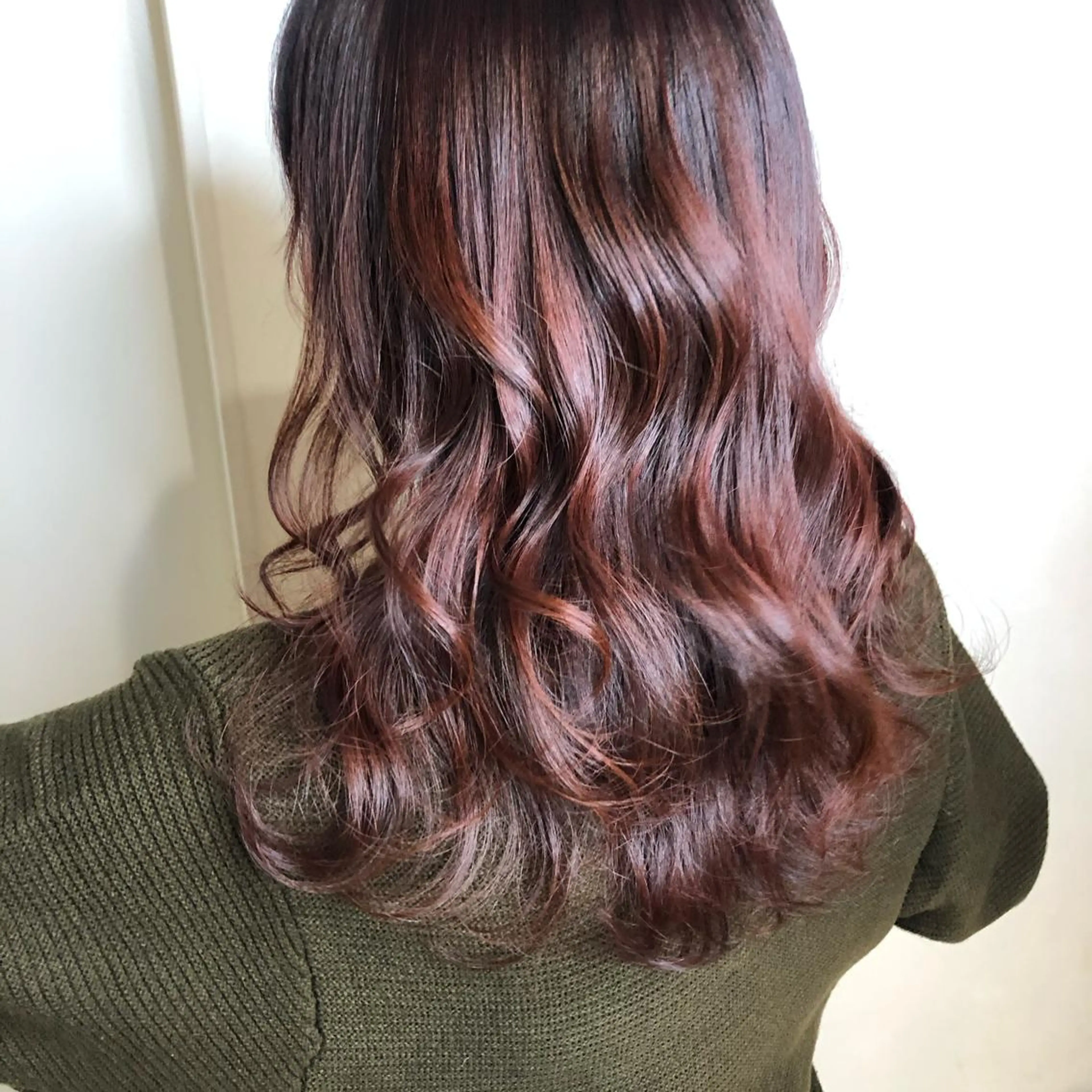 セミロング カラー ヘアアレンジ マツエク・マツパ レッドカラー 透明感カラー🫧ヘア セット🫧松本菜月の眉毛・アイブロウイメージ