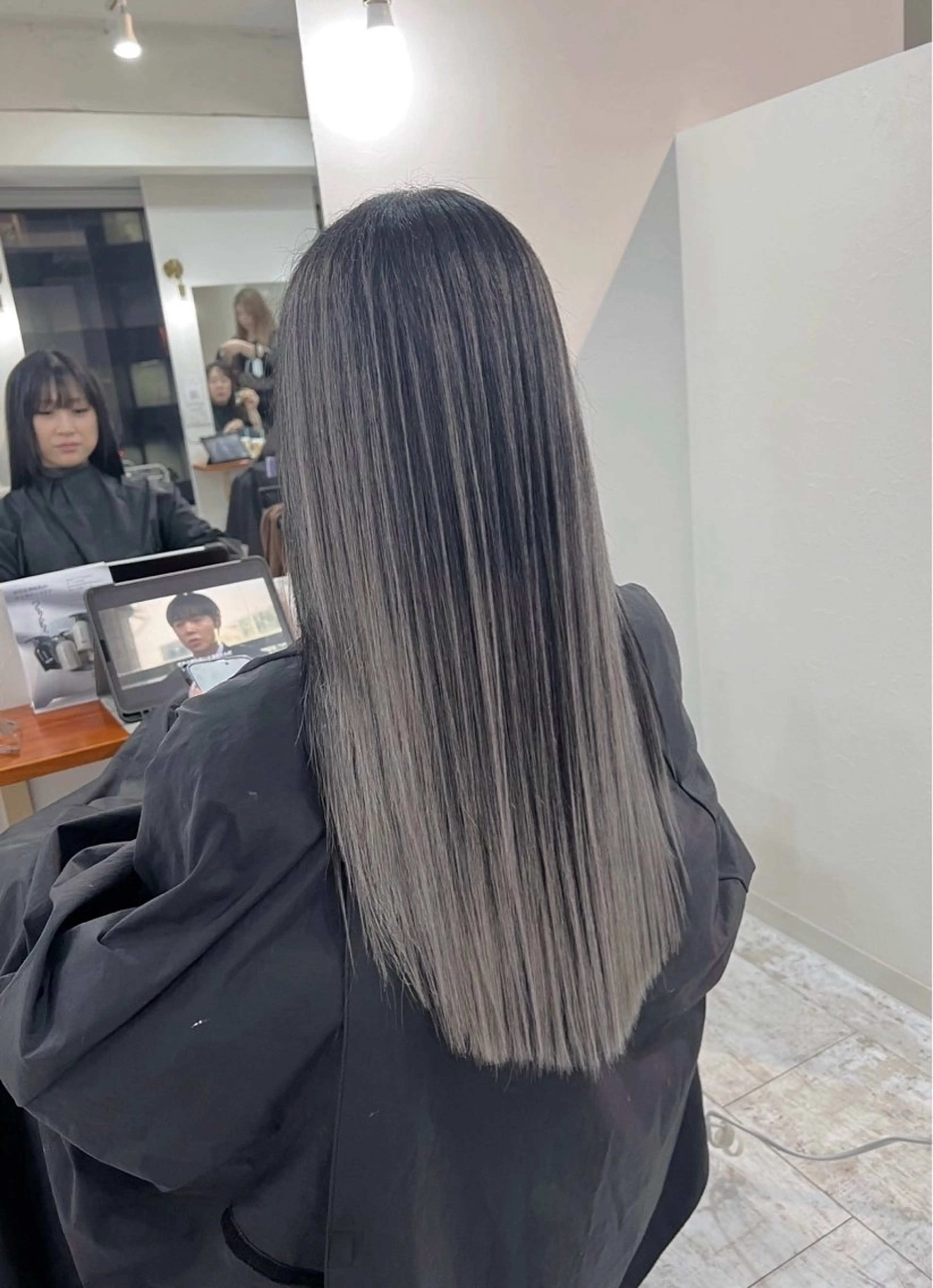 ロング カラー バレイヤージュ グレージュ レイヤーカット ヘアカラー トリートメント 指名数No.1 /NAOYAのヘアスタイル