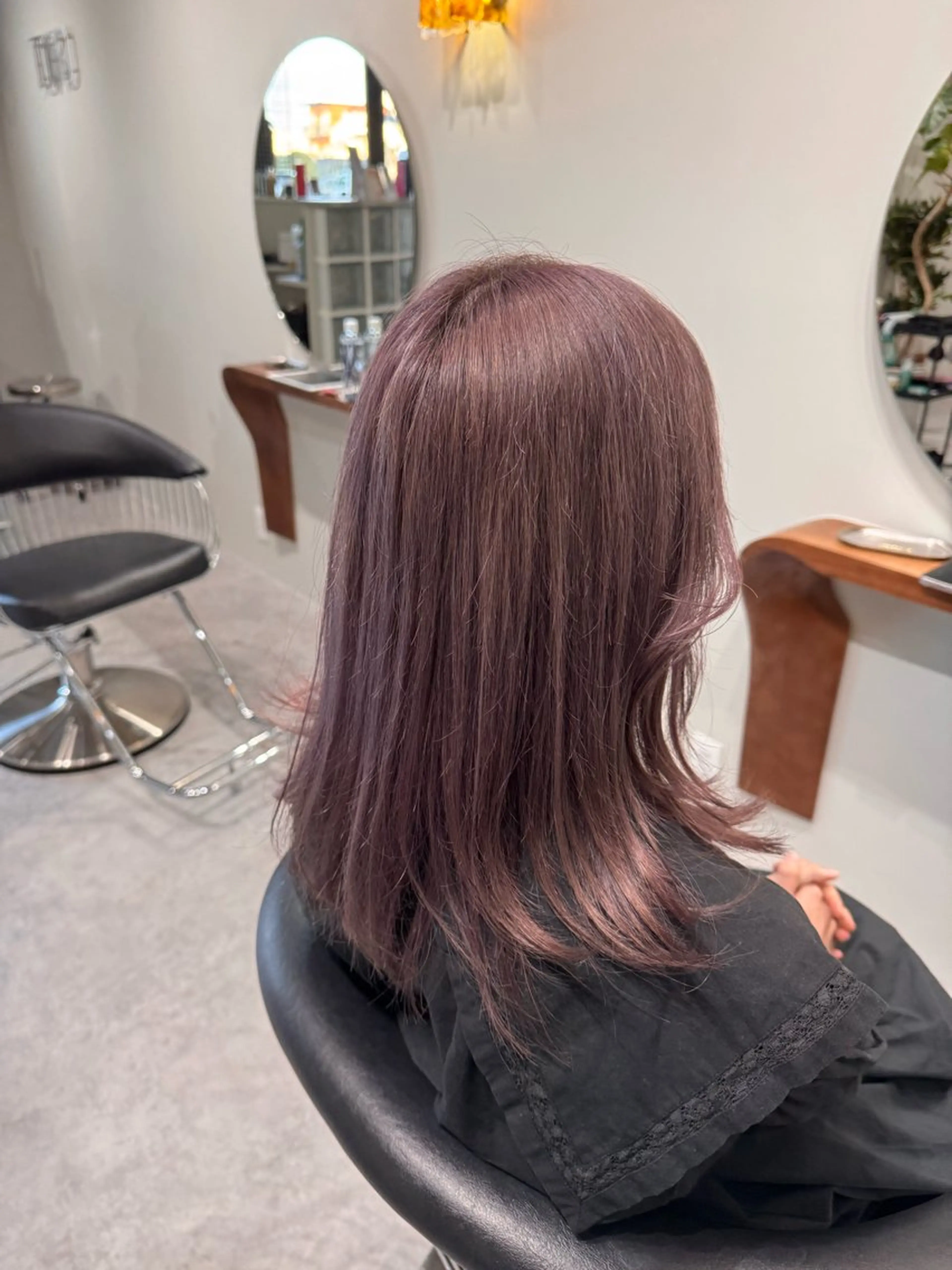 ミディアム カラー ベージュカラー ブリーチ ケアカラー ラベンダーカラー ラベンダーベージュ ヘアカラー トリートメント TOIRO ARISAのヘアスタイル
