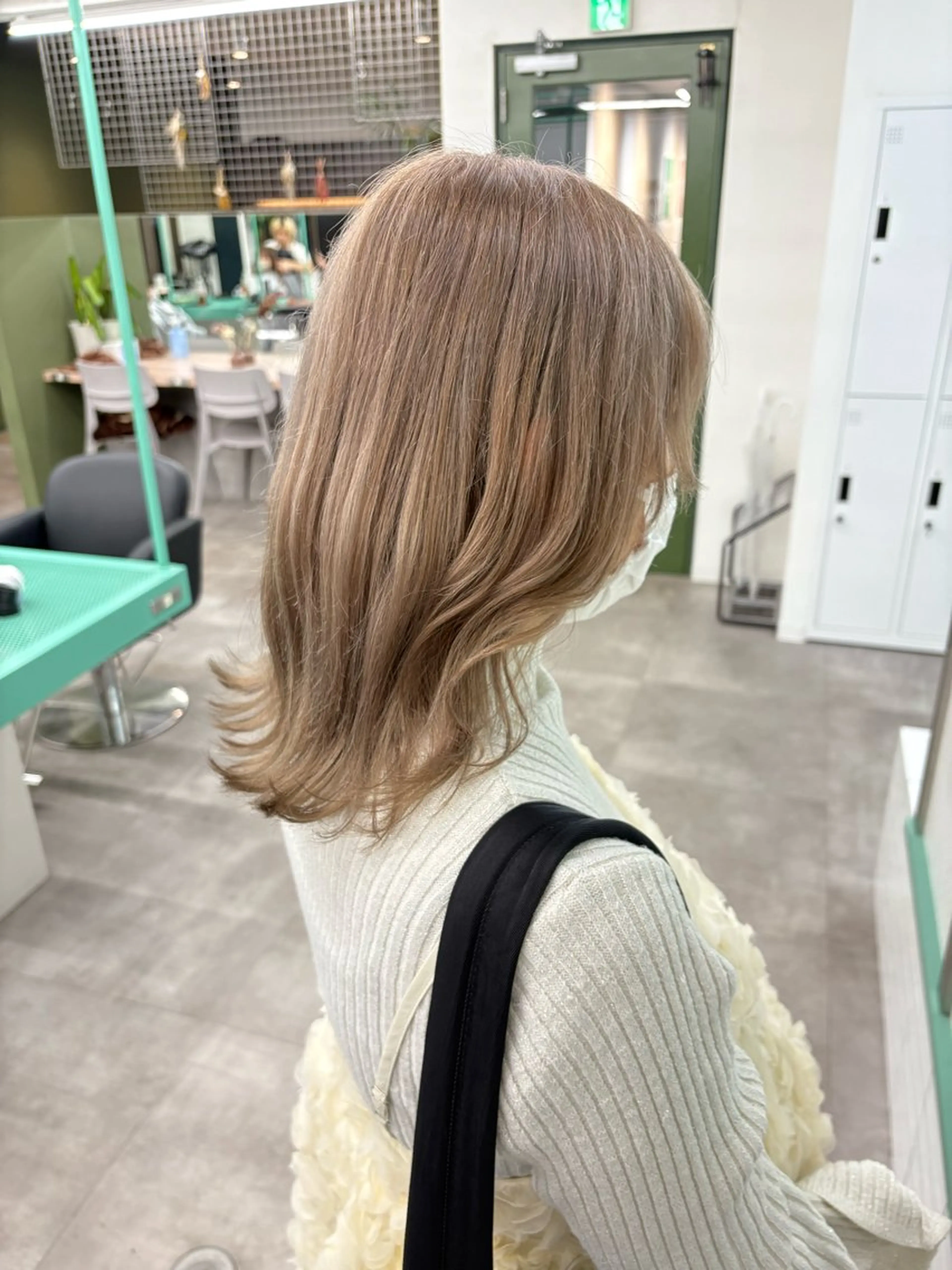 ミディアム ヘアカラー 綾乃／デザインカラー ／ハイトーン／ボブのヘアスタイル