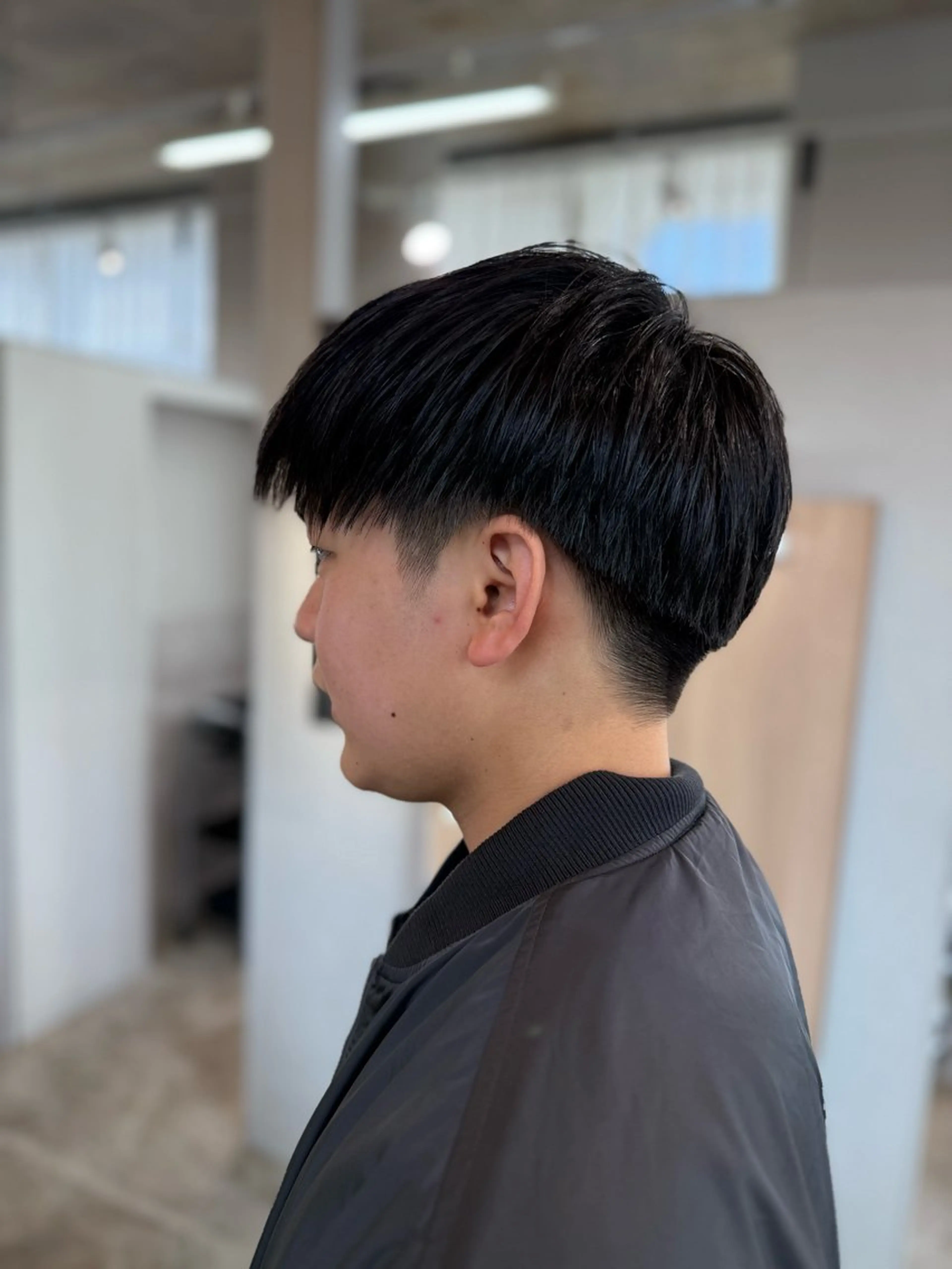 ショート メンズ センターパート ダウンパーマ フェザーパーマ メンズハイライト メンズ韓国風 藤崎百道メンズカット Zina/森井唯央のヘアスタイル