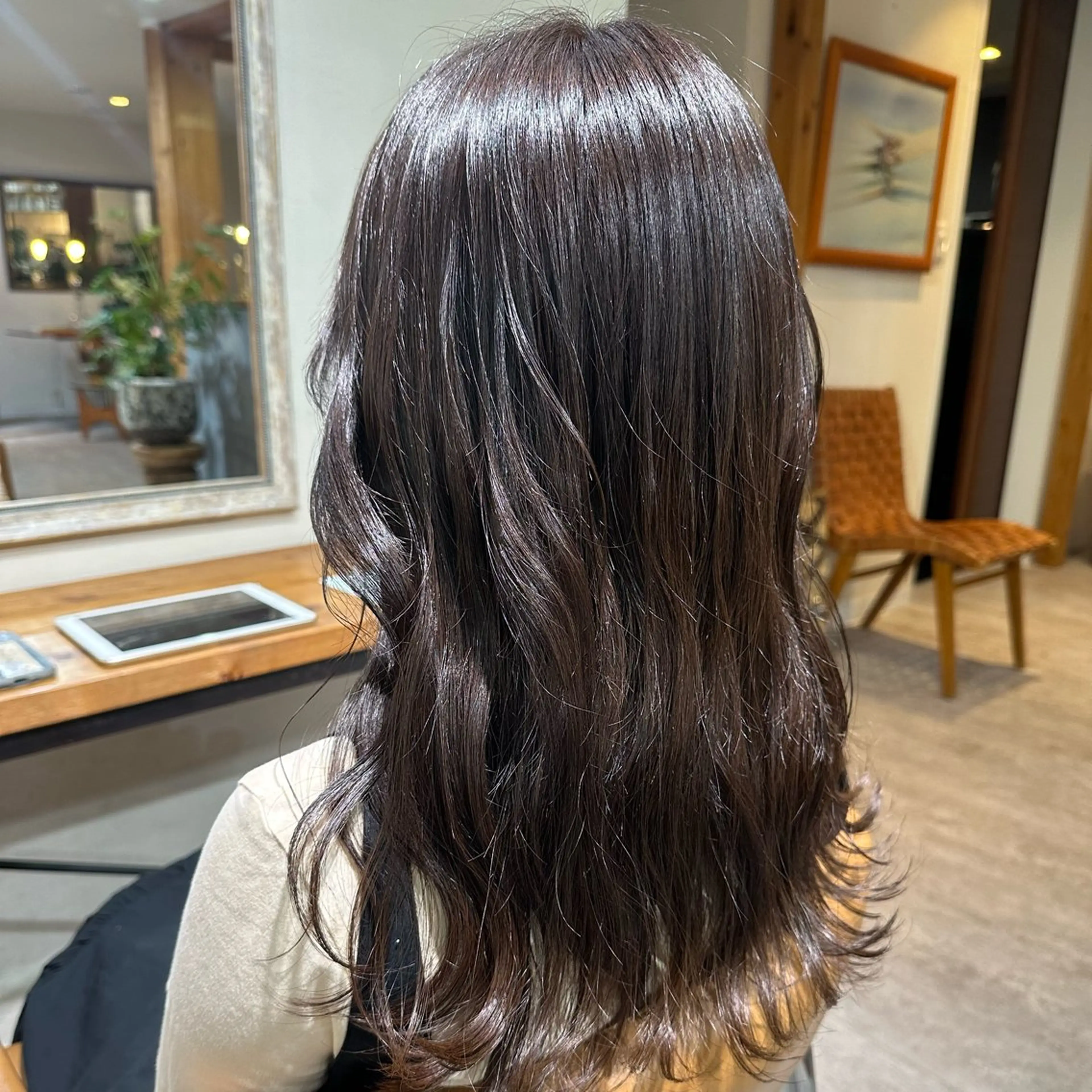 ロング カラー 澁谷 璃咲のヘアスタイル