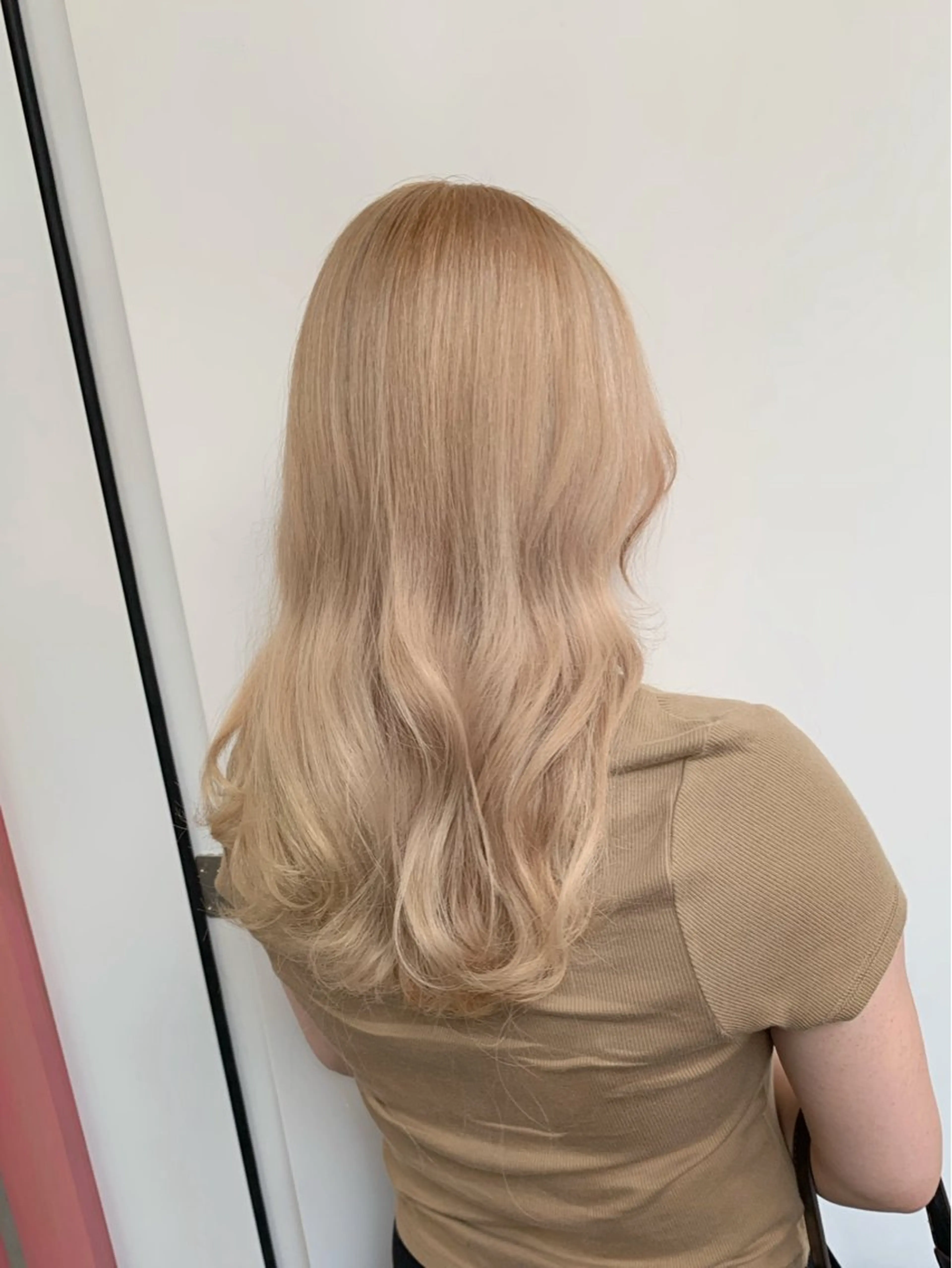 セミロング カラー ヘアカラー トリートメント ヘッドスパ ハイトーン・ブリーチ ムラ修正　八須　錬のヘアスタイル