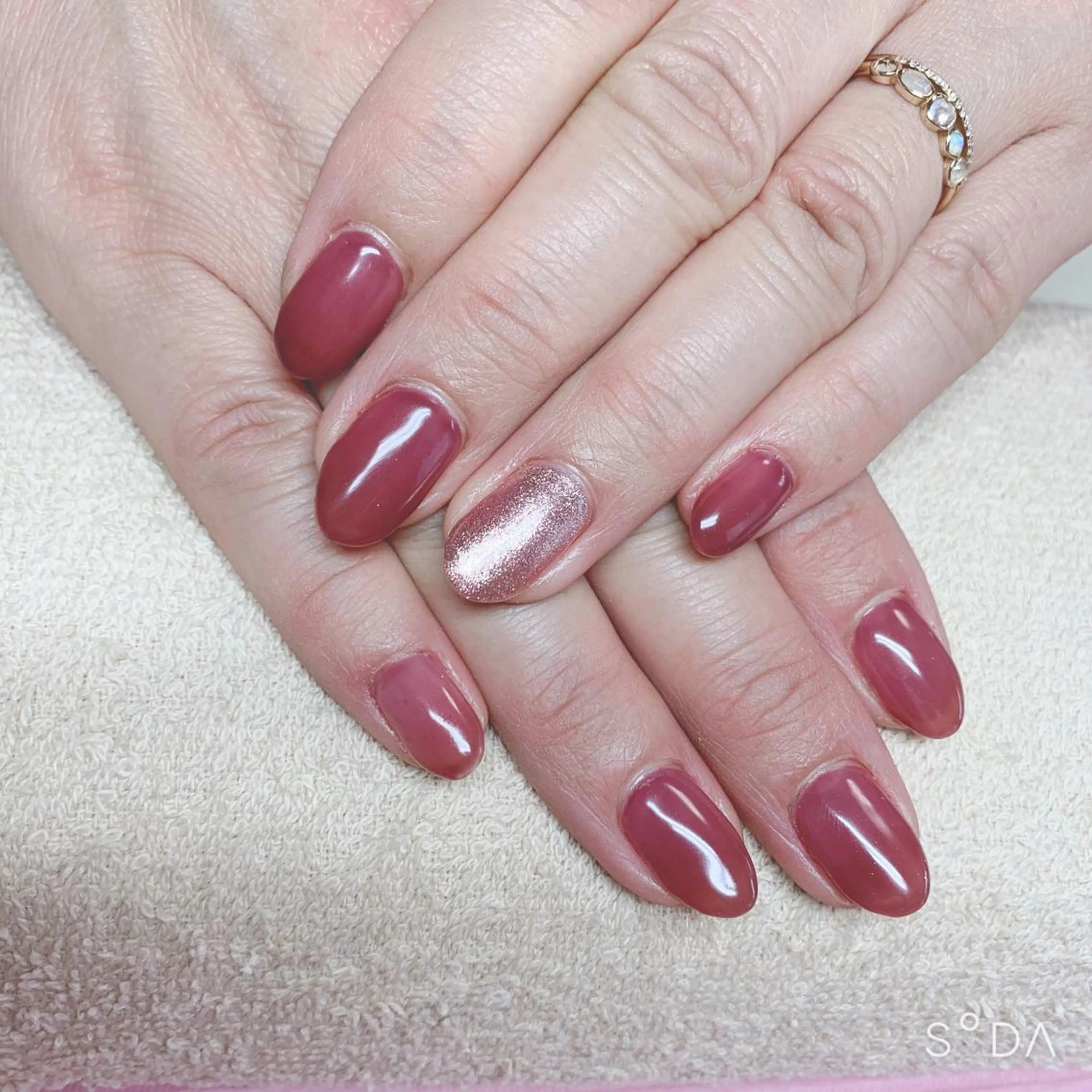 ネイル ラメ(グリッター) ワンカラーネイル ピンク シンプルネイル NailSpace 猫のいるネイルサロンのネイルデザイン